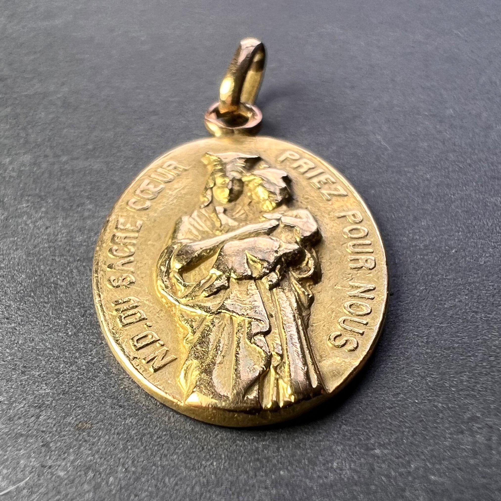 French Notre Dame du Sacre Coeur 18 Karat Yellow Gold Charm Pendant In Good Condition For Sale In London, GB