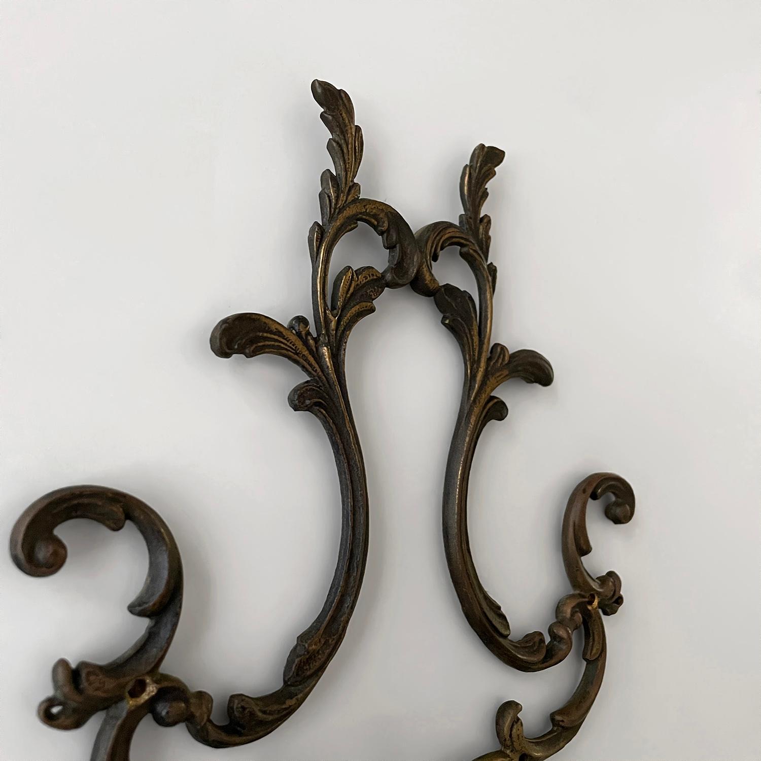 XX secolo Appendiabiti da parete in bronzo scolpito in stile francese Nouveau - set di 3 in vendita