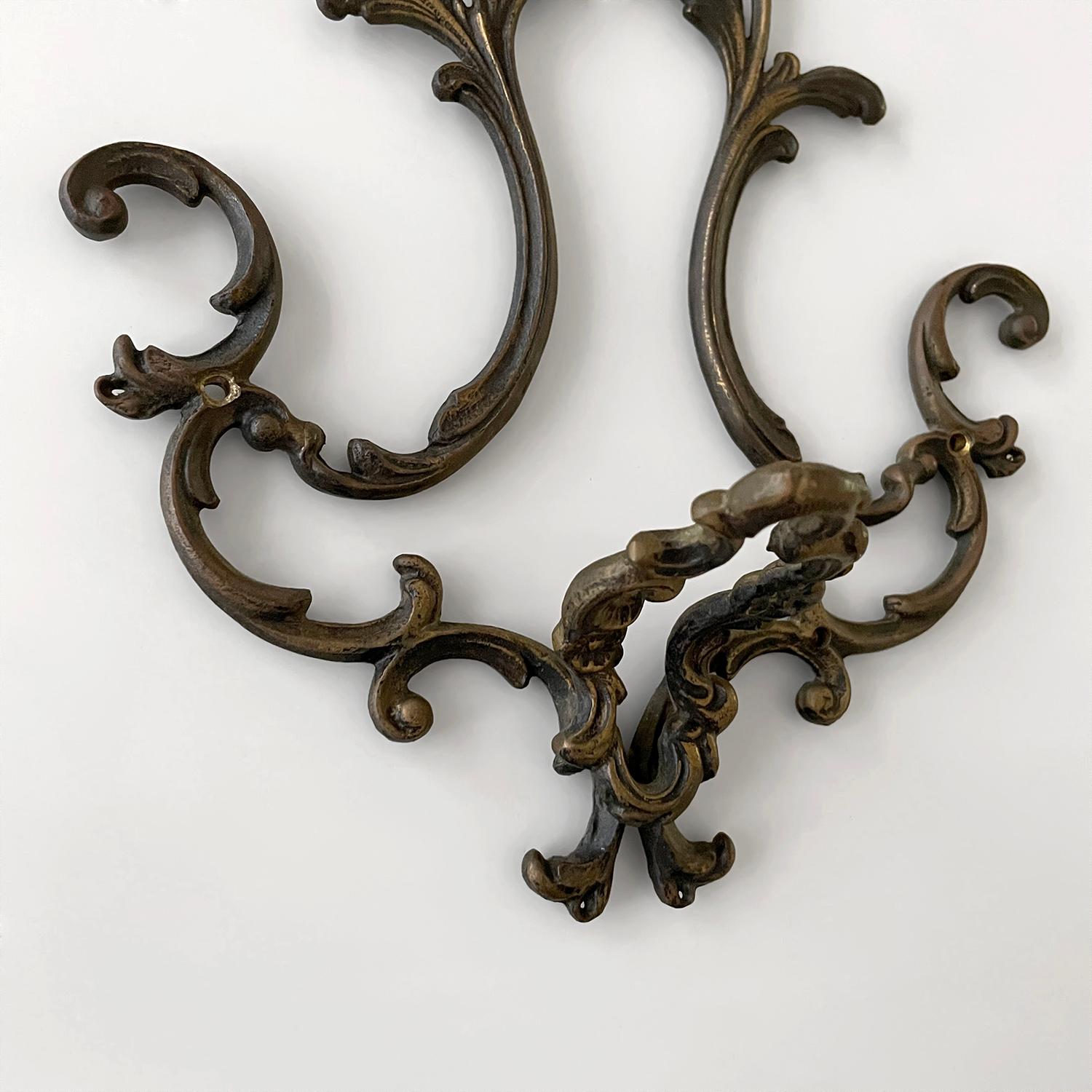 Bronzo Appendiabiti da parete in bronzo scolpito in stile francese Nouveau - set di 3 in vendita