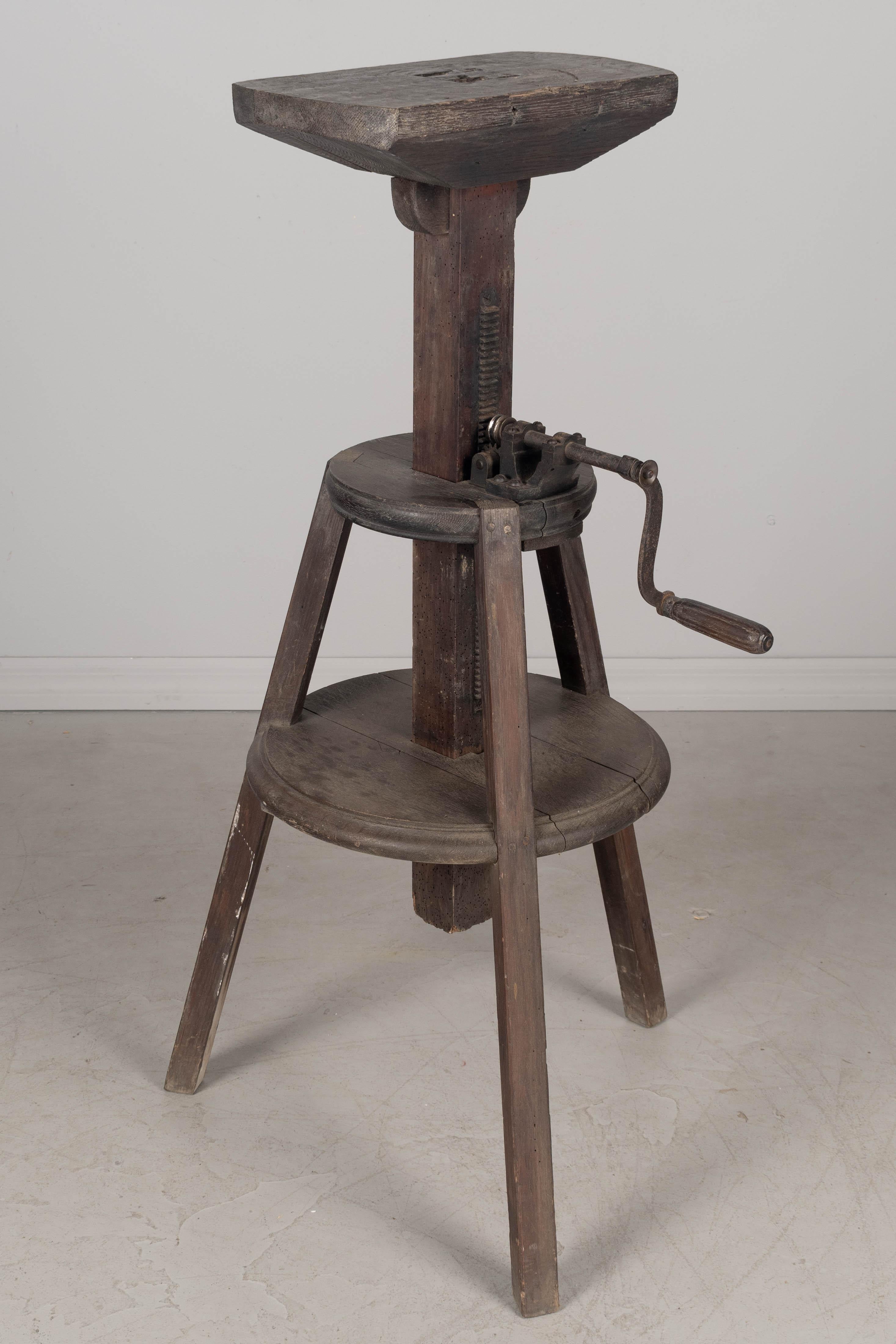 Piantana o piedistallo da scultore regolabile in Oak francese in vendita 4