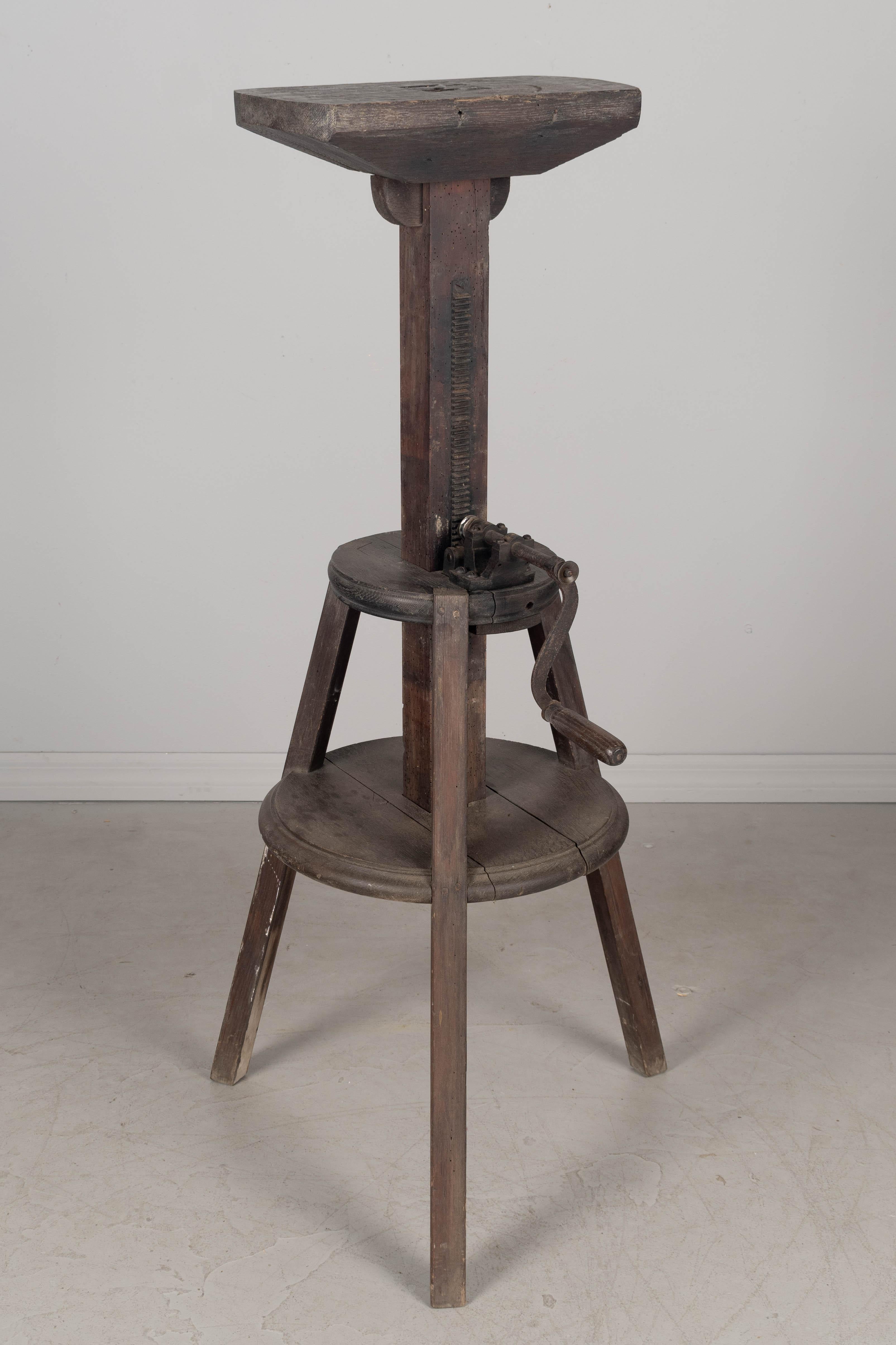 Piantana o piedistallo da scultore regolabile in Oak francese in vendita 5
