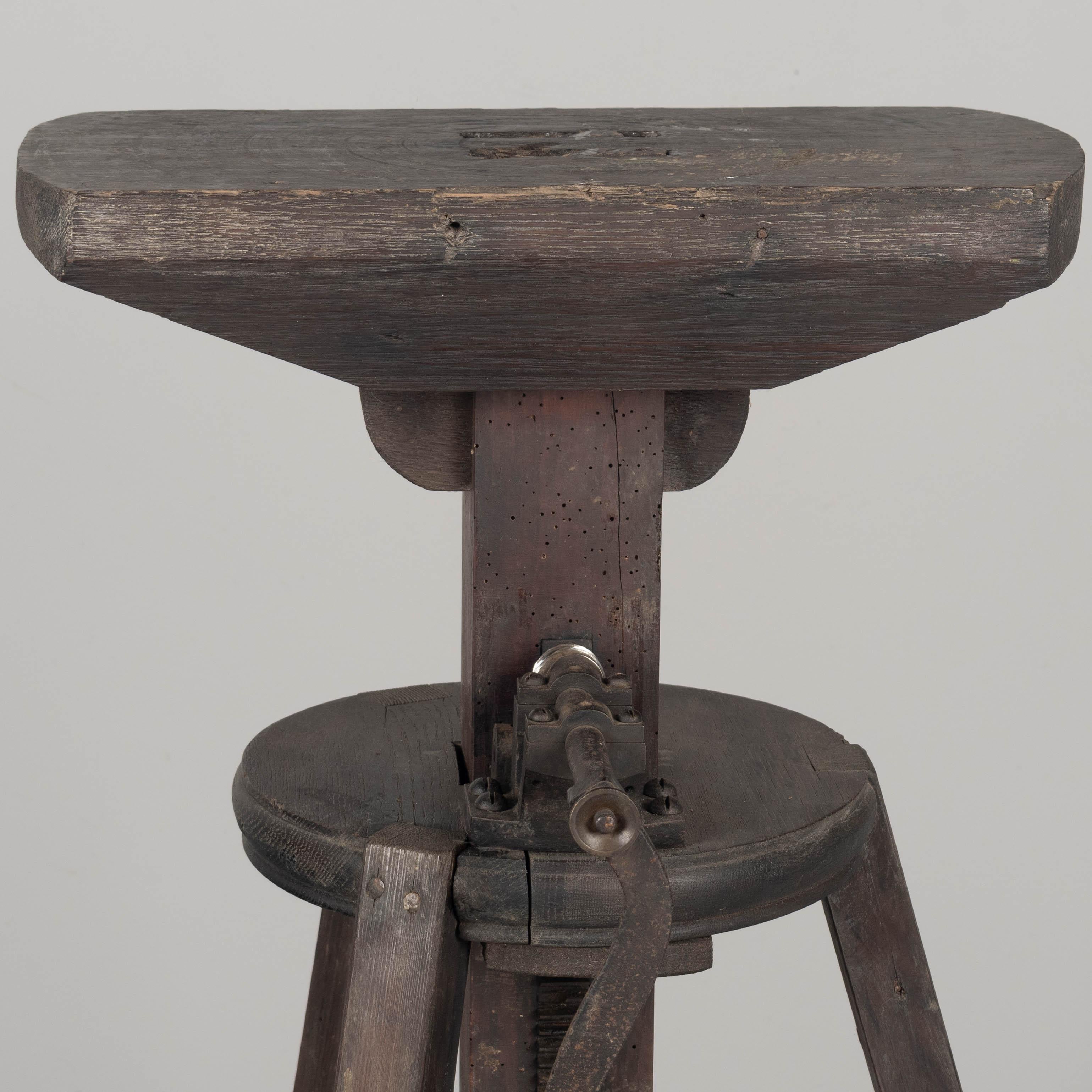 Piantana o piedistallo da scultore regolabile in Oak francese in vendita 7