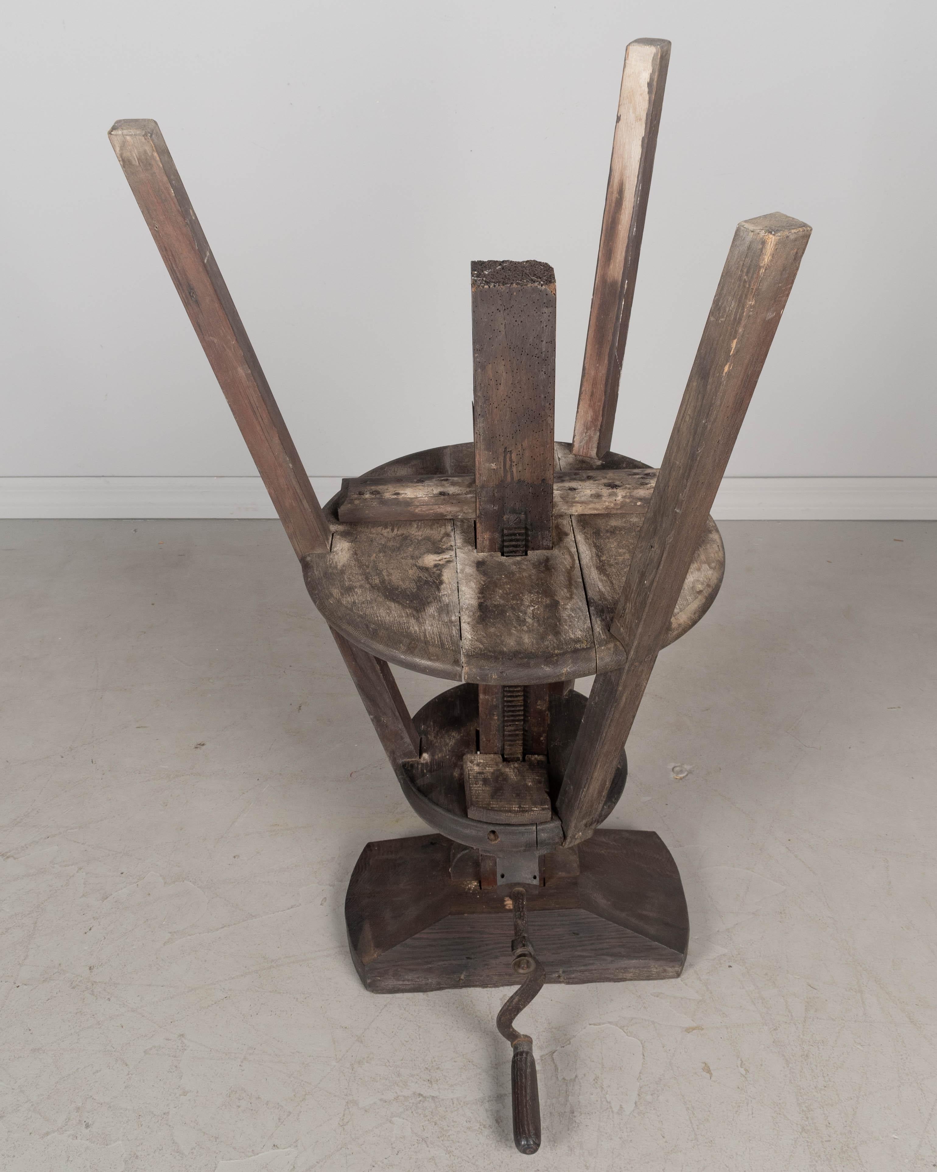 Piantana o piedistallo da scultore regolabile in Oak francese in vendita 8