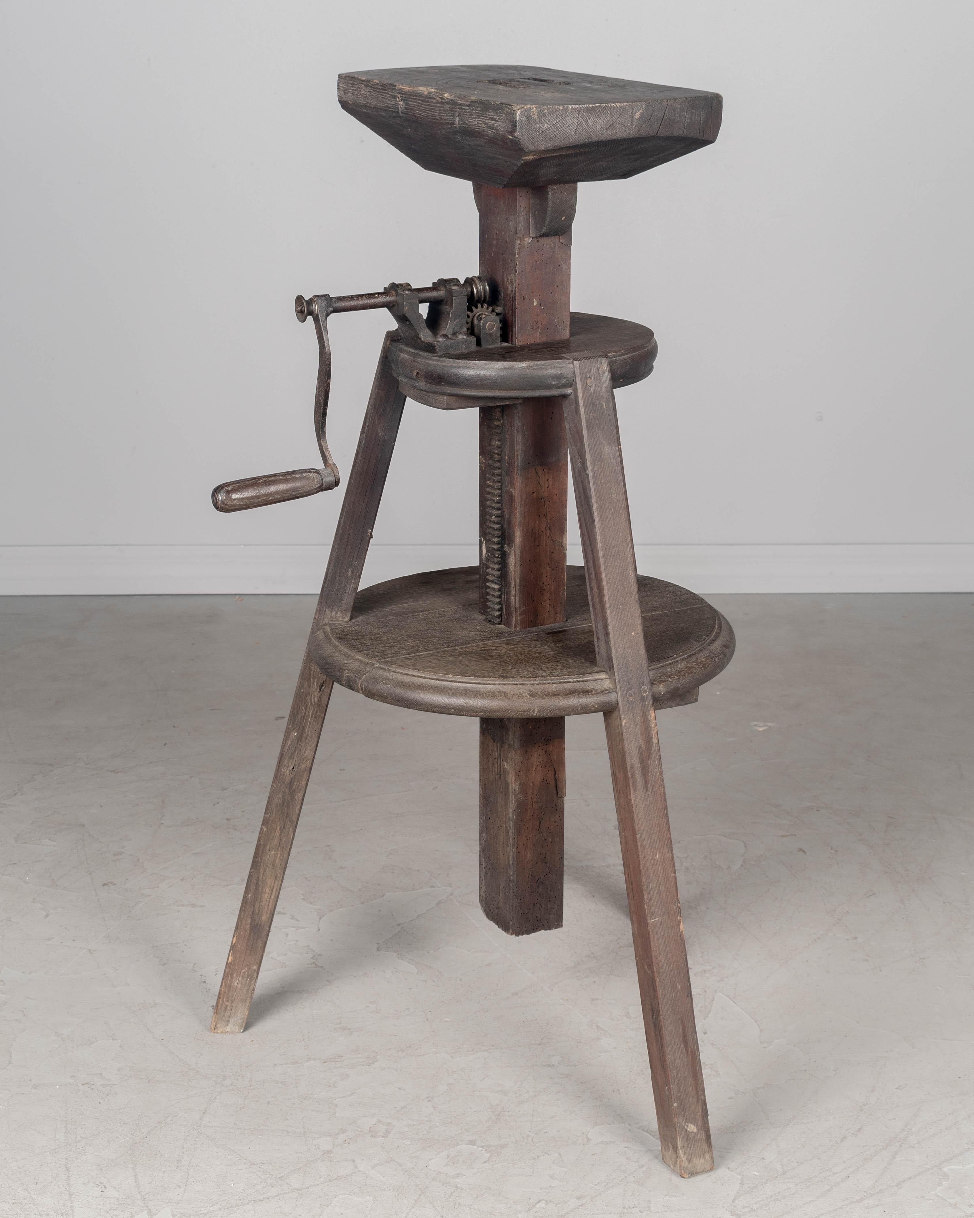 Piantana o piedistallo da scultore regolabile in Oak francese in vendita 9
