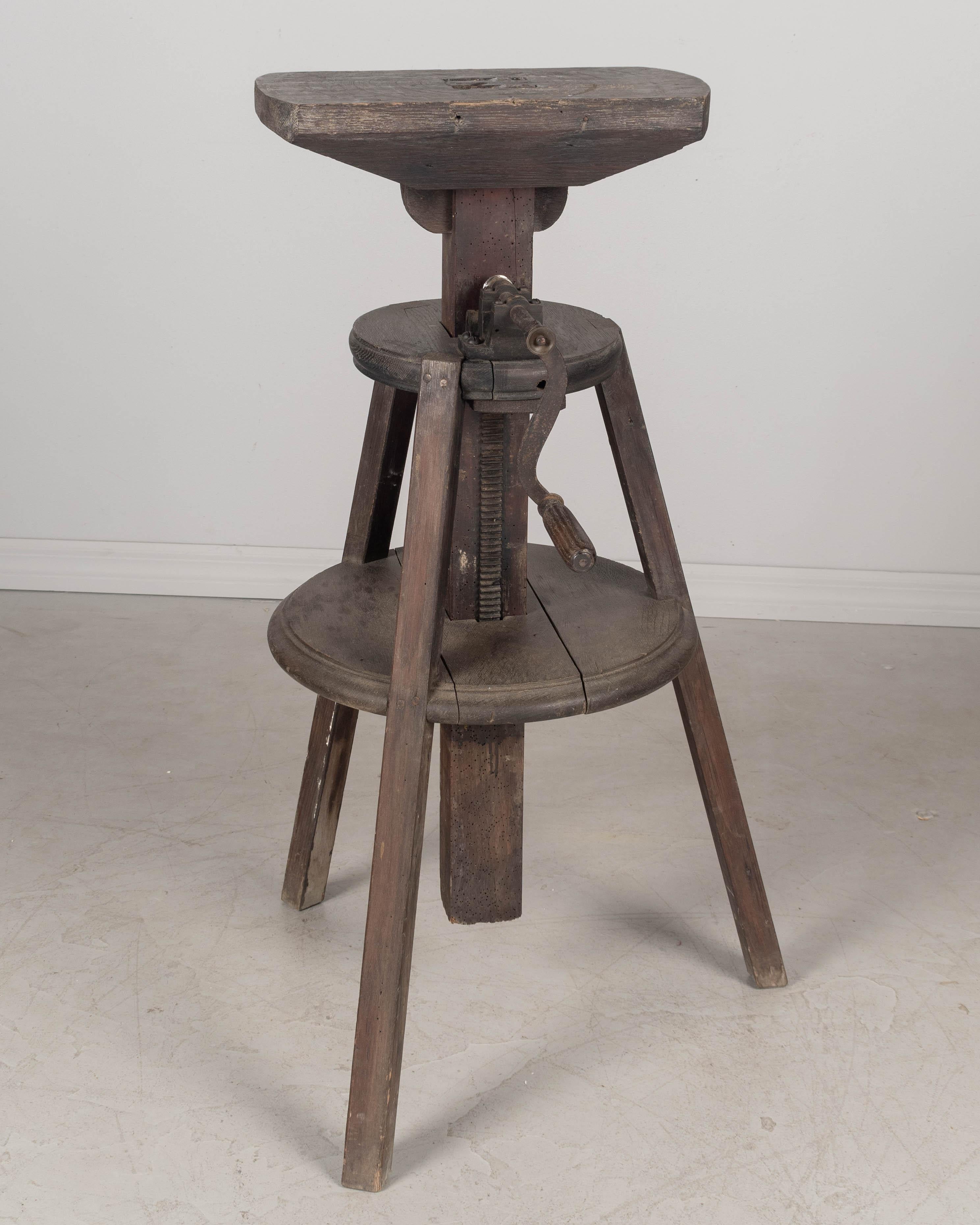 Industriale Piantana o piedistallo da scultore regolabile in Oak francese in vendita