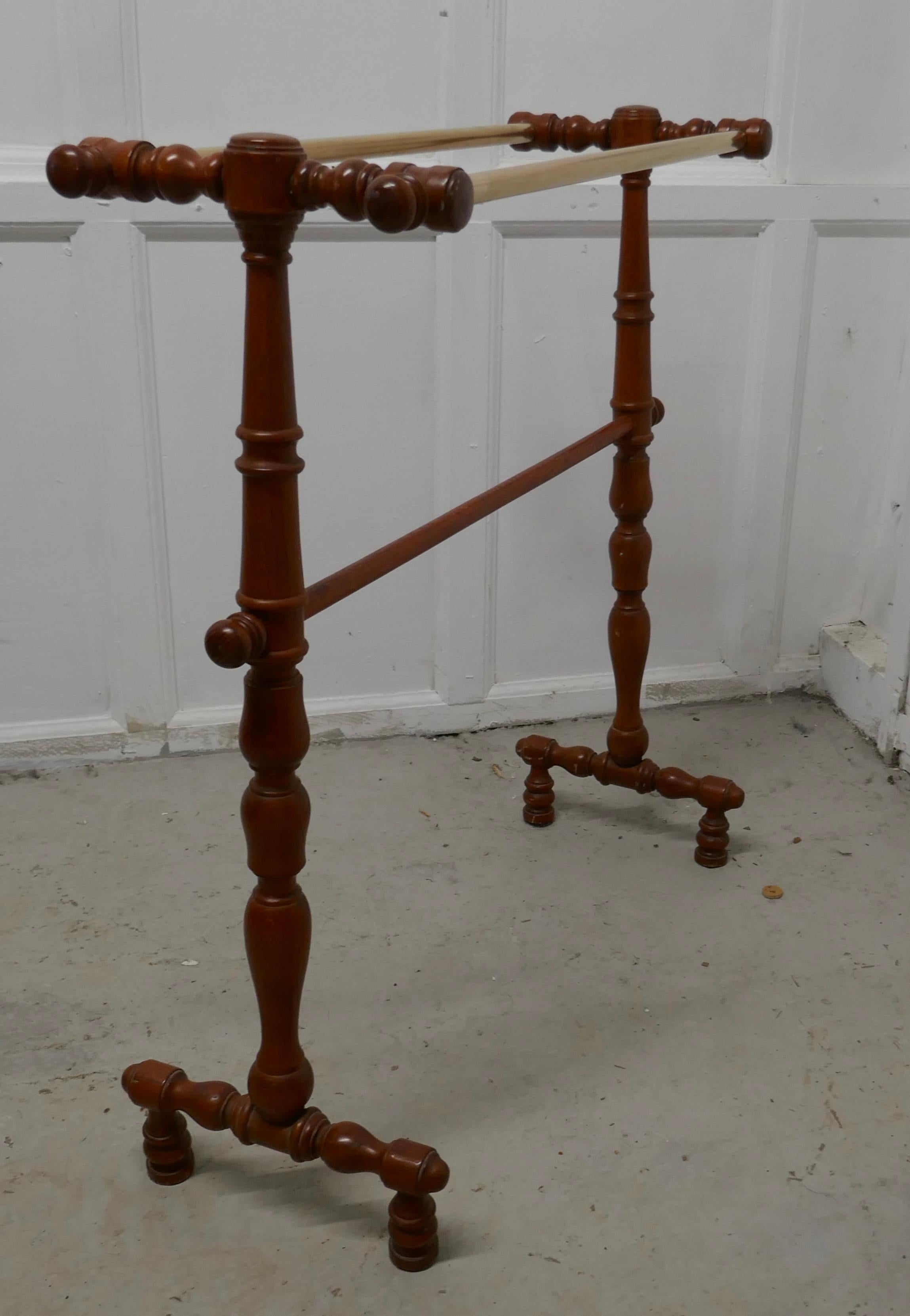French Oak and Brass Towel Rail In Good Condition For Sale In Chillerton, Isle of Wight