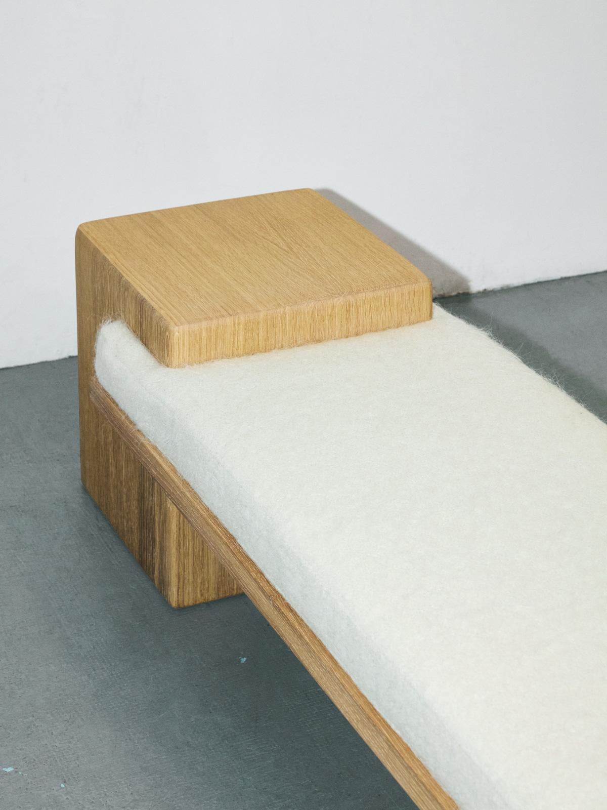 Français Banc Redux en chêne français et alpaga mohair ivoire par Slash Objects Objects en vente