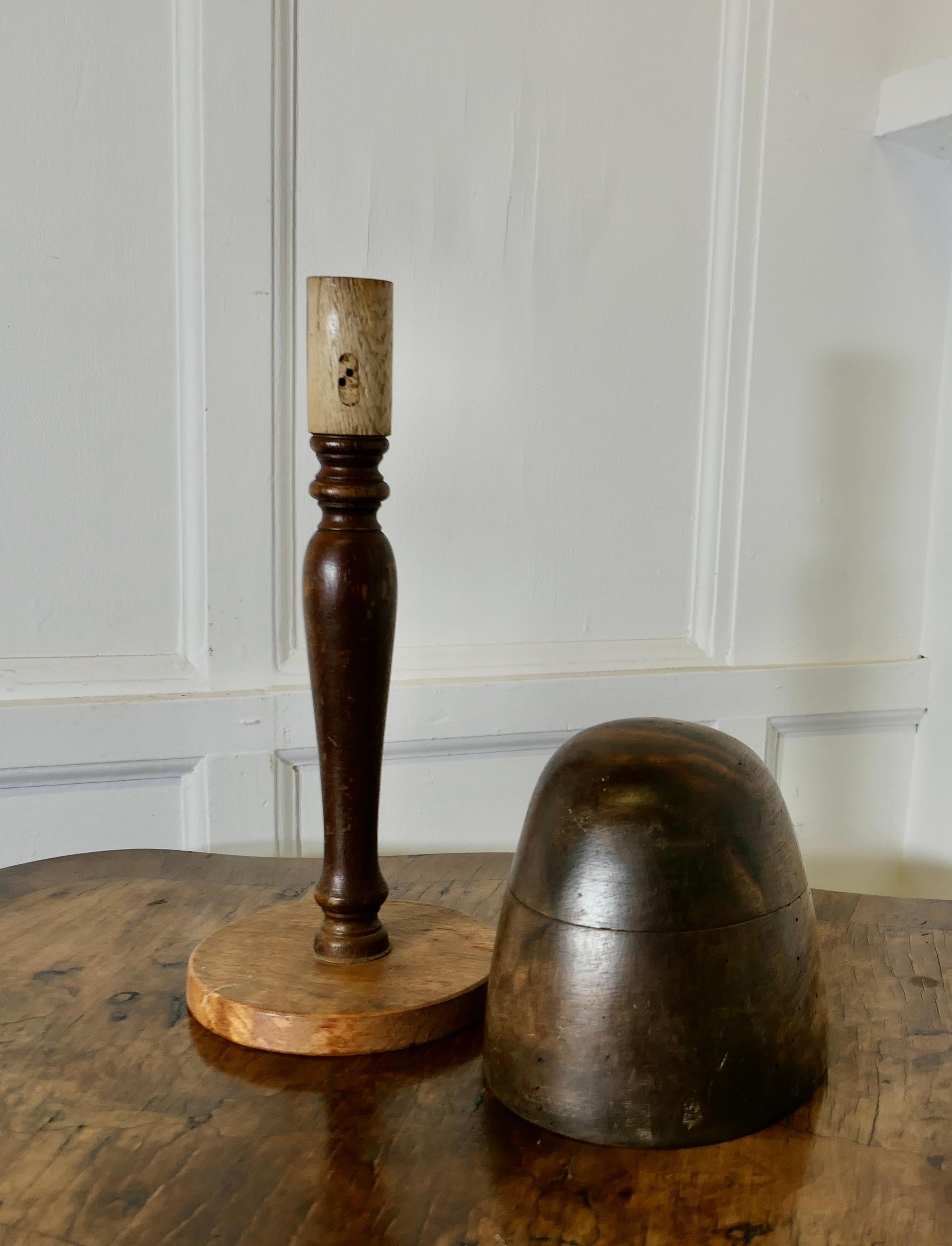 Modulo per modista in Oak e Noce per cappello a fascinatore piccolo in vendita 1