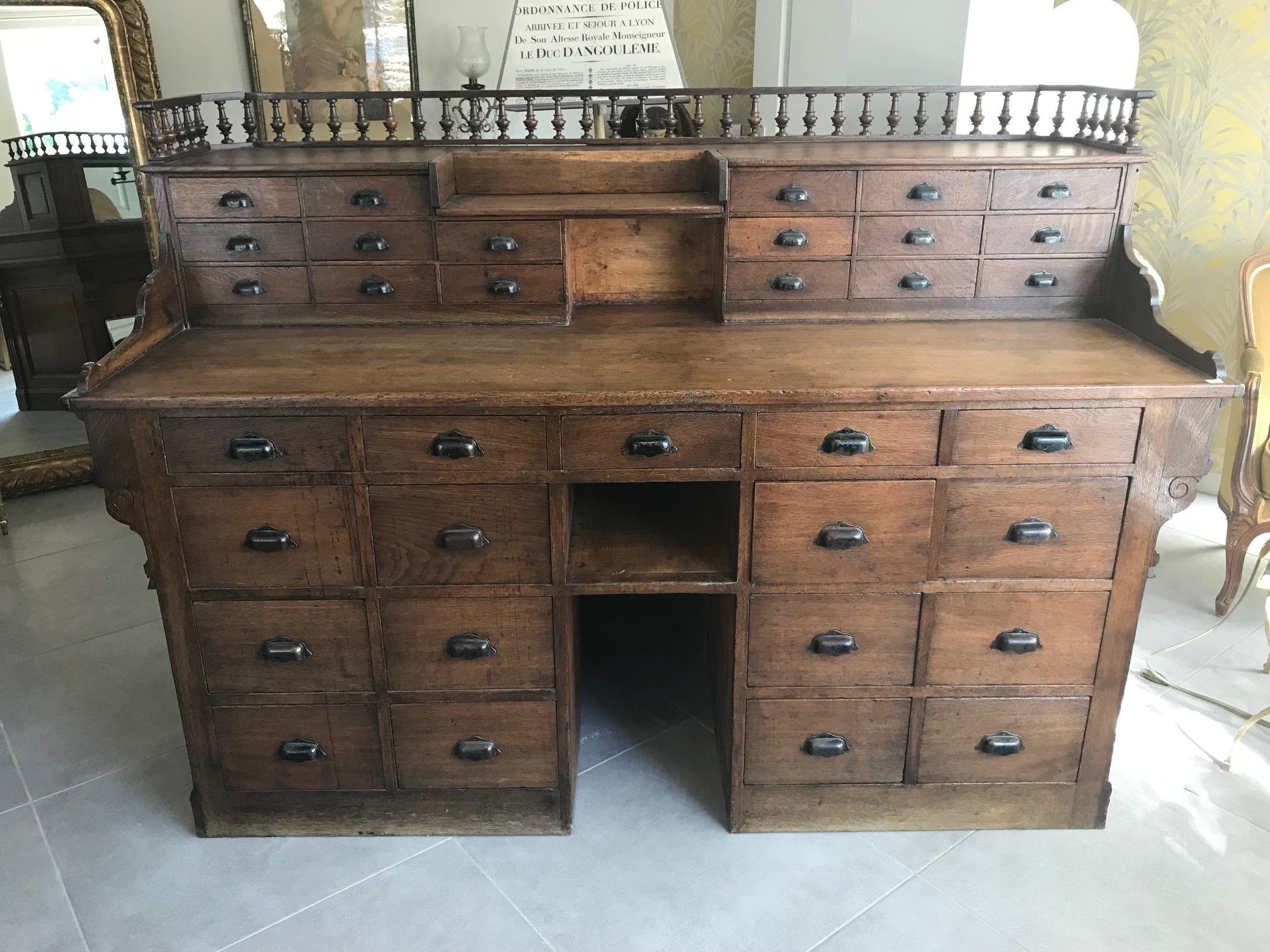 Exceptional French oak antique apothecary and pharmacy cabinet from the 1900s.
Glass on the outside part. On the inside, many drawers.
Beautiful oak gallery. Very good condition for this kind of cabinet.
Very rare piece!