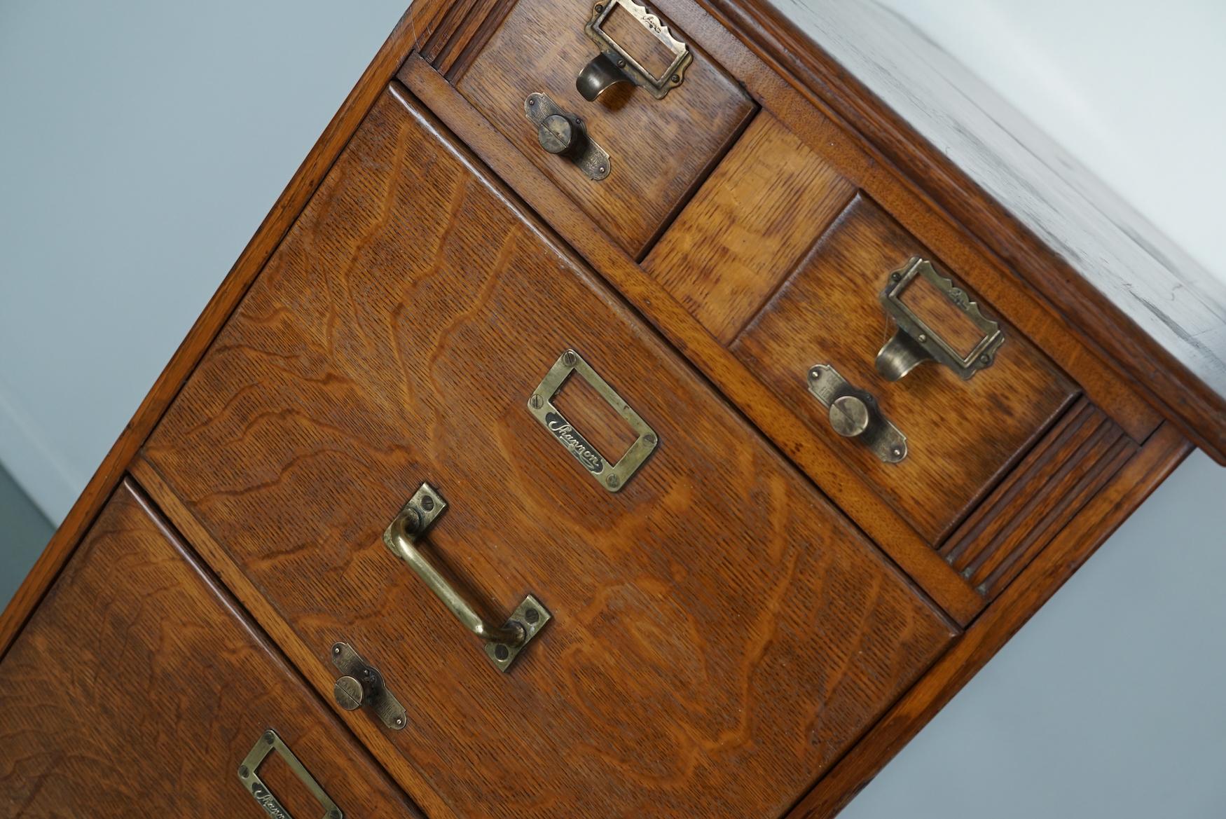 Apothekerschrank / Filzschrank aus französischer Eiche, 1920/30er Jahre (Französisch) im Angebot