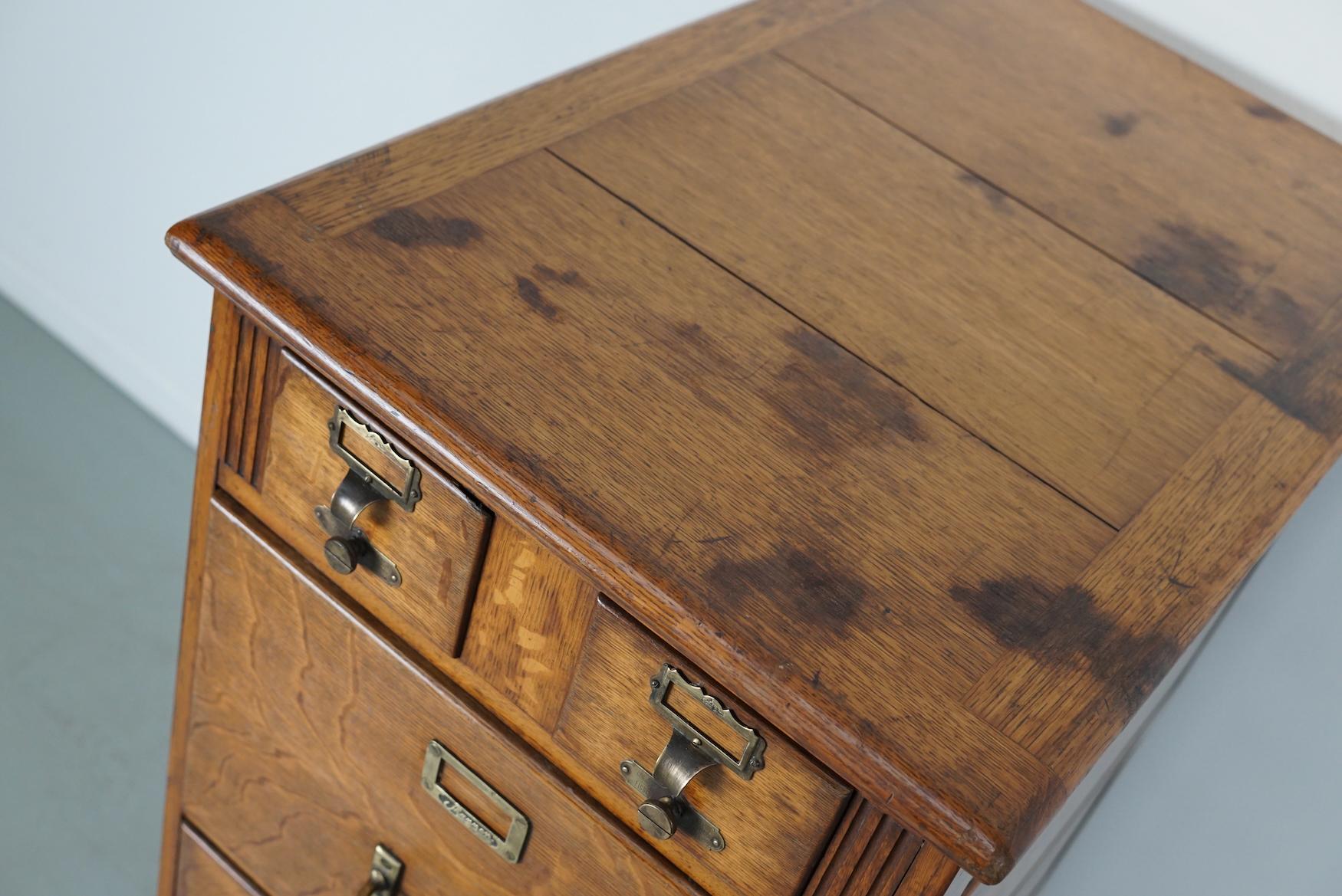 Apothekerschrank / Filzschrank aus französischer Eiche, 1920/30er Jahre im Angebot 1