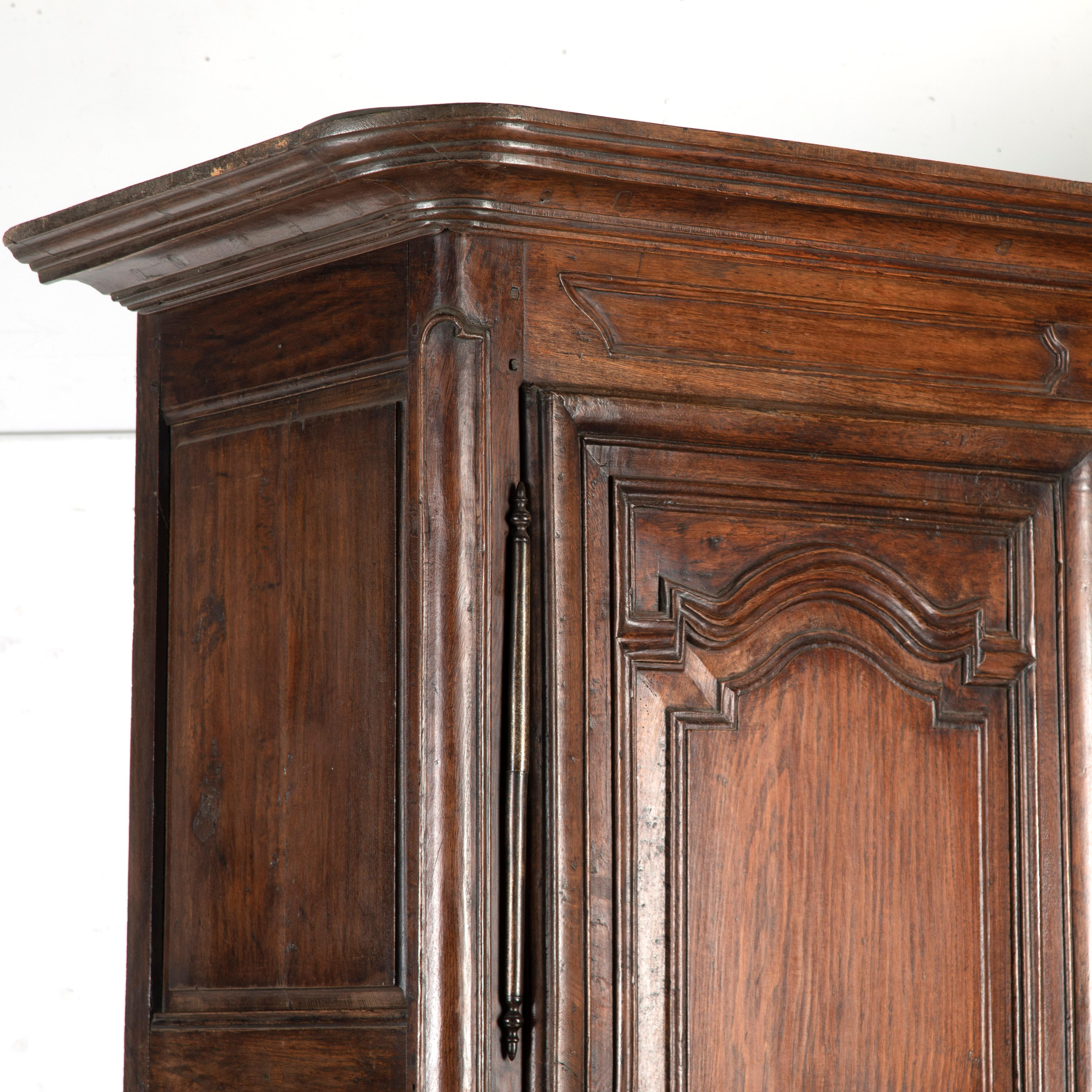 French Oak Armoire In Good Condition For Sale In Gloucestershire, GB