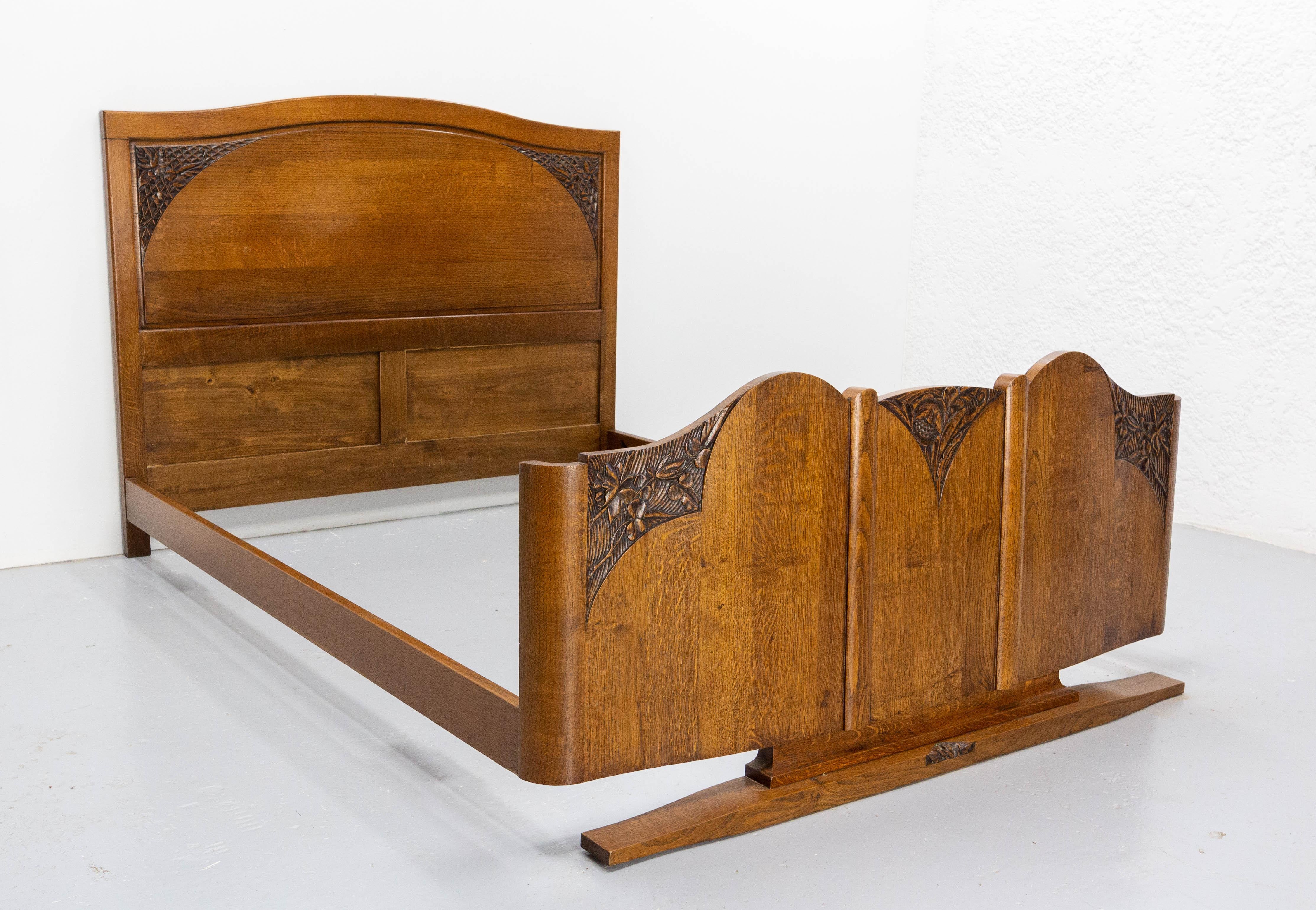 Mid-Century Modern French Oak Bed Typical of the 20th Midcentury Period, circa 1960 For Sale
