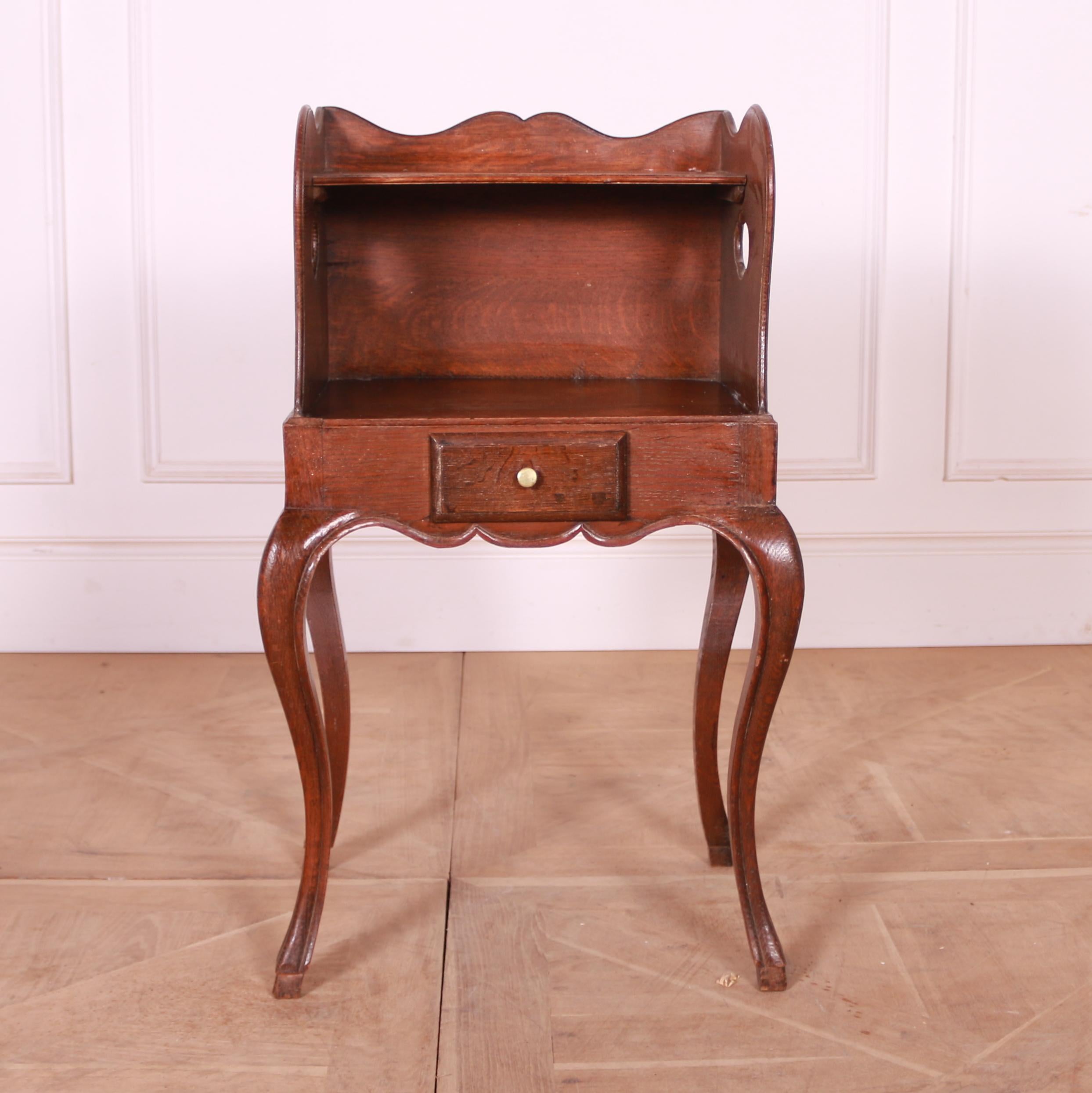 French Oak Bedside Table In Good Condition For Sale In Leamington Spa, Warwickshire