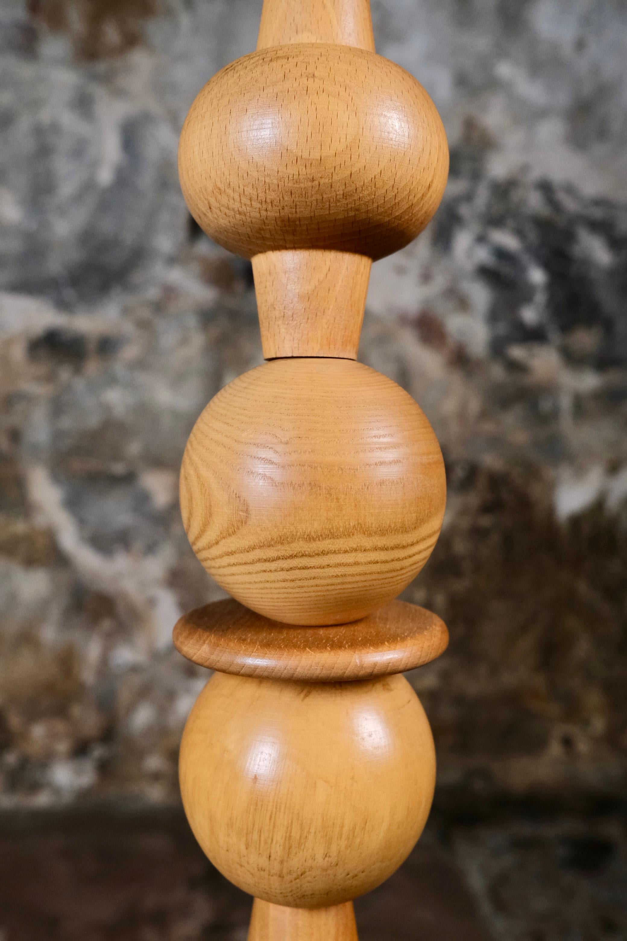 French oak bobbin floorlamp from the 1970s in vendita 3