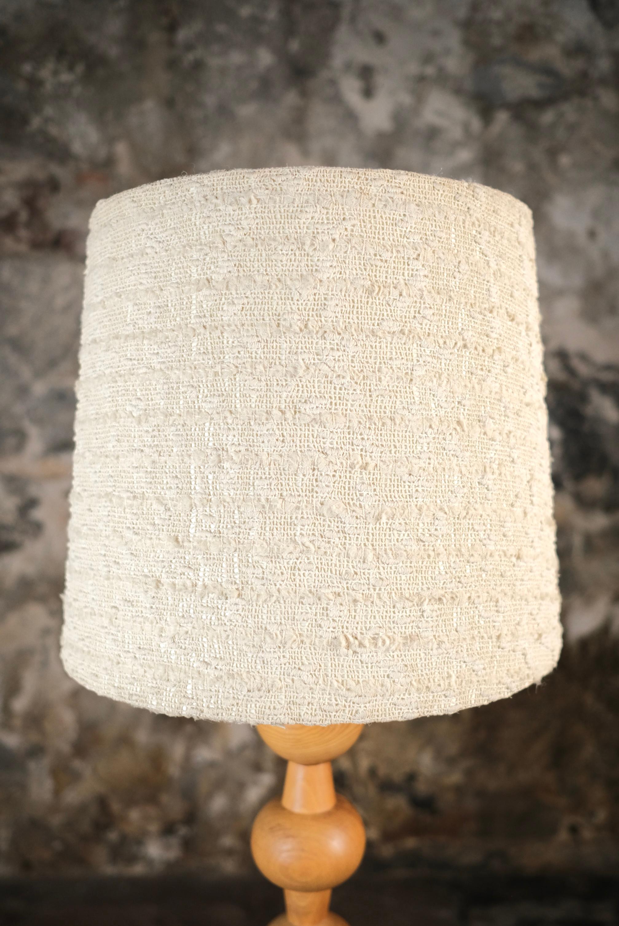 Francese French oak bobbin floorlamp from the 1970s in vendita