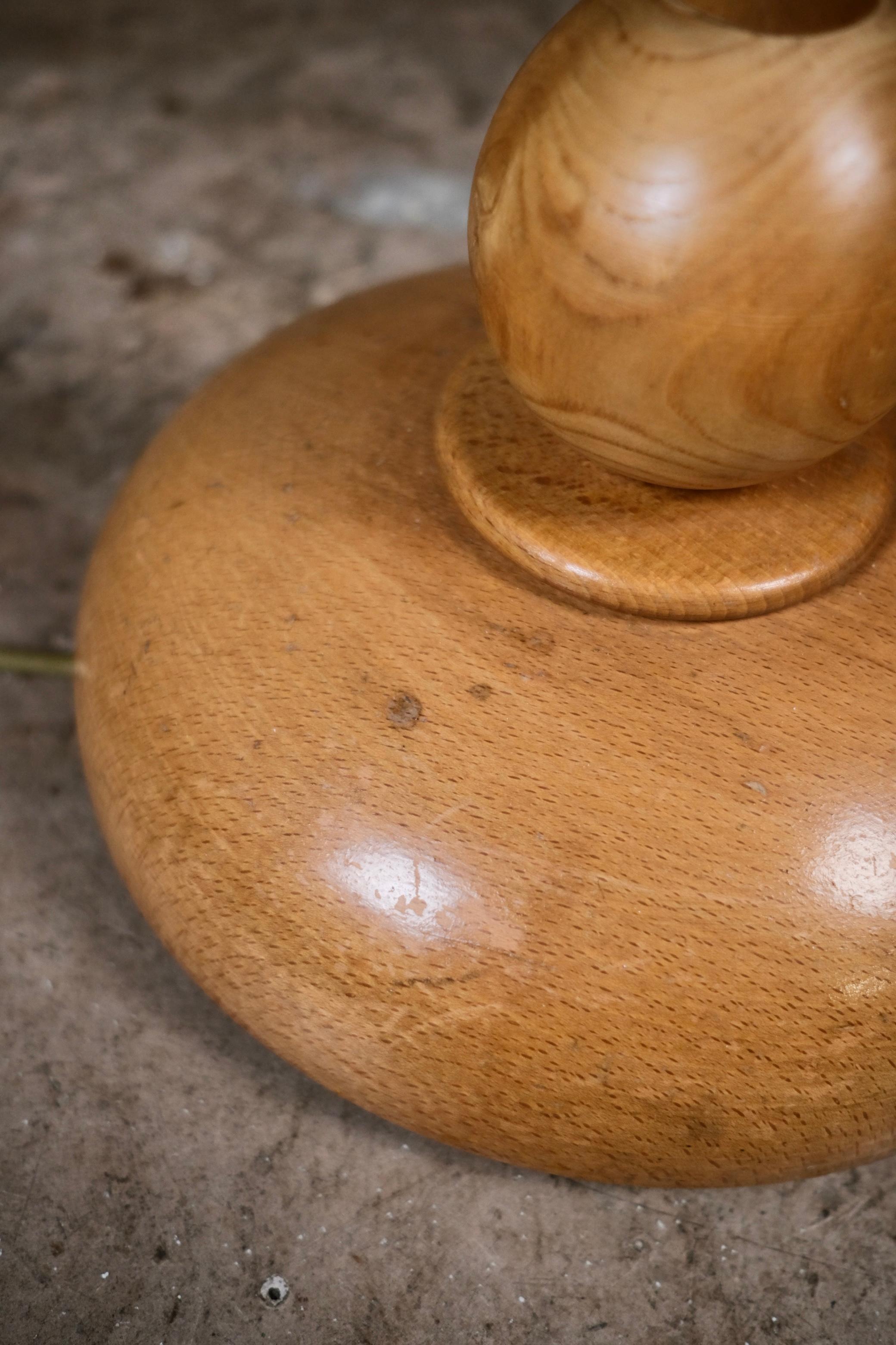 French oak bobbin floorlamp from the 1970s in vendita 2