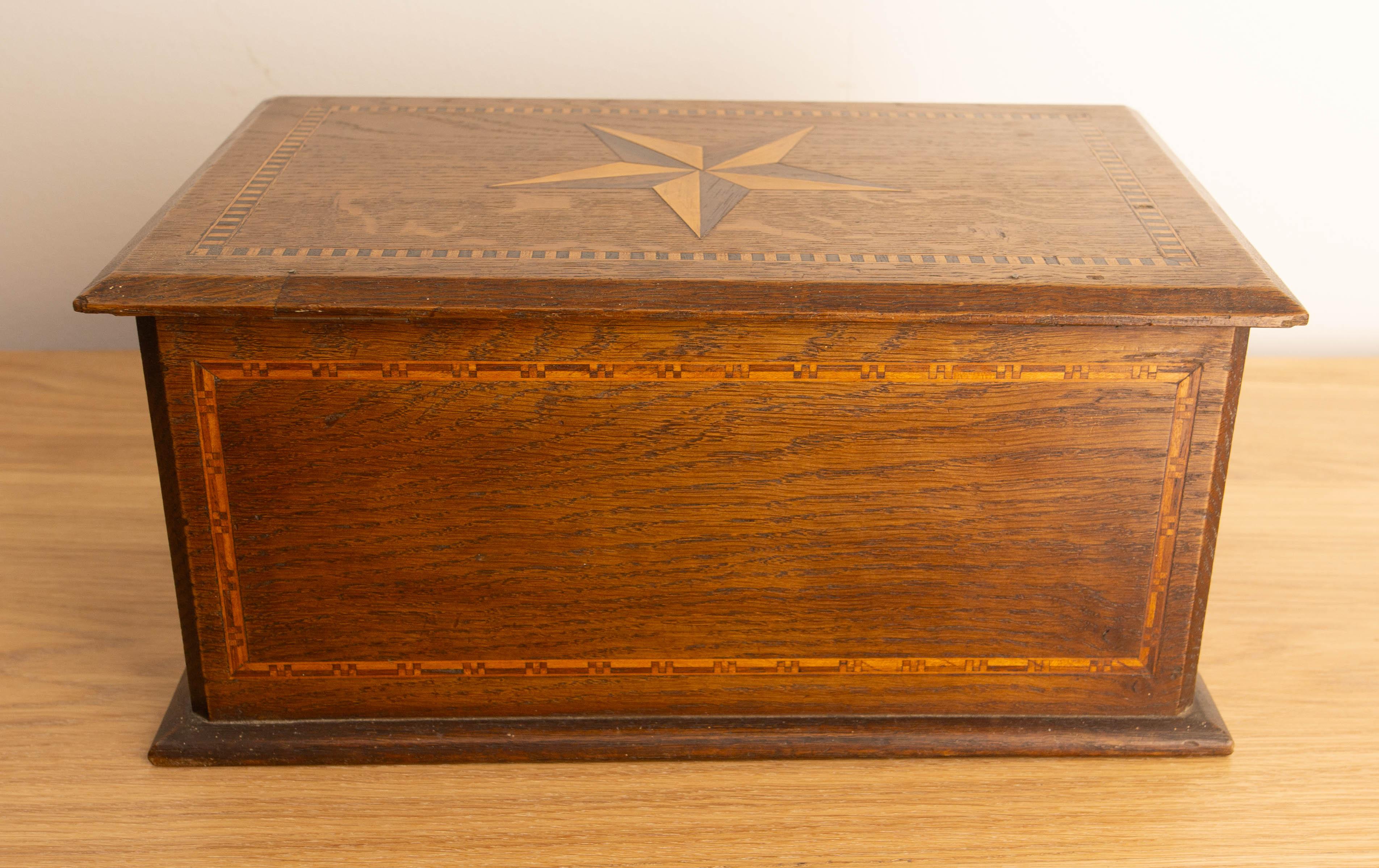 French Oak Box Marquetry Star, circa 1920 For Sale 5