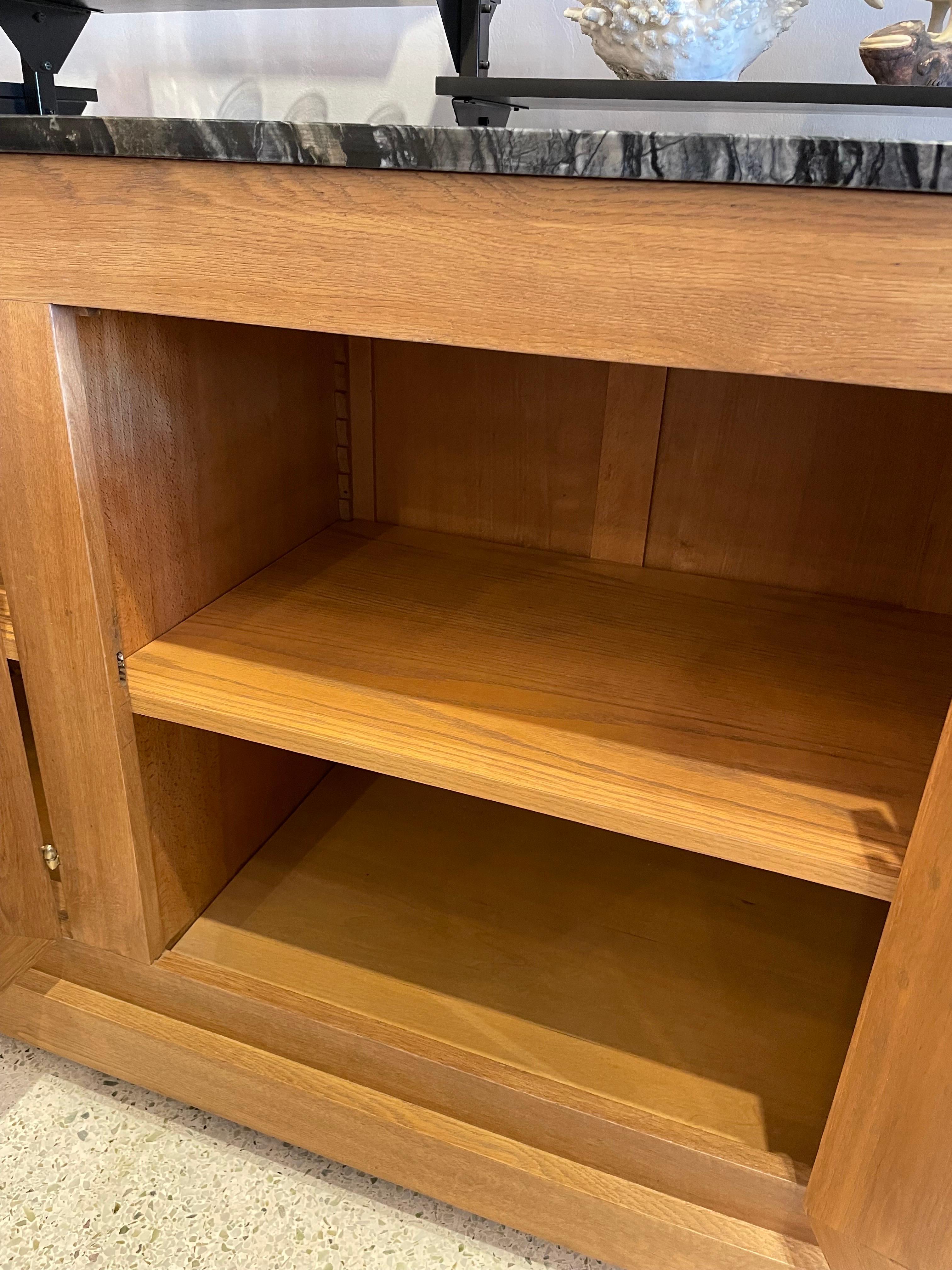 Buffet in Oak francese con dettagli geometrici e piano in marmo in vendita 7