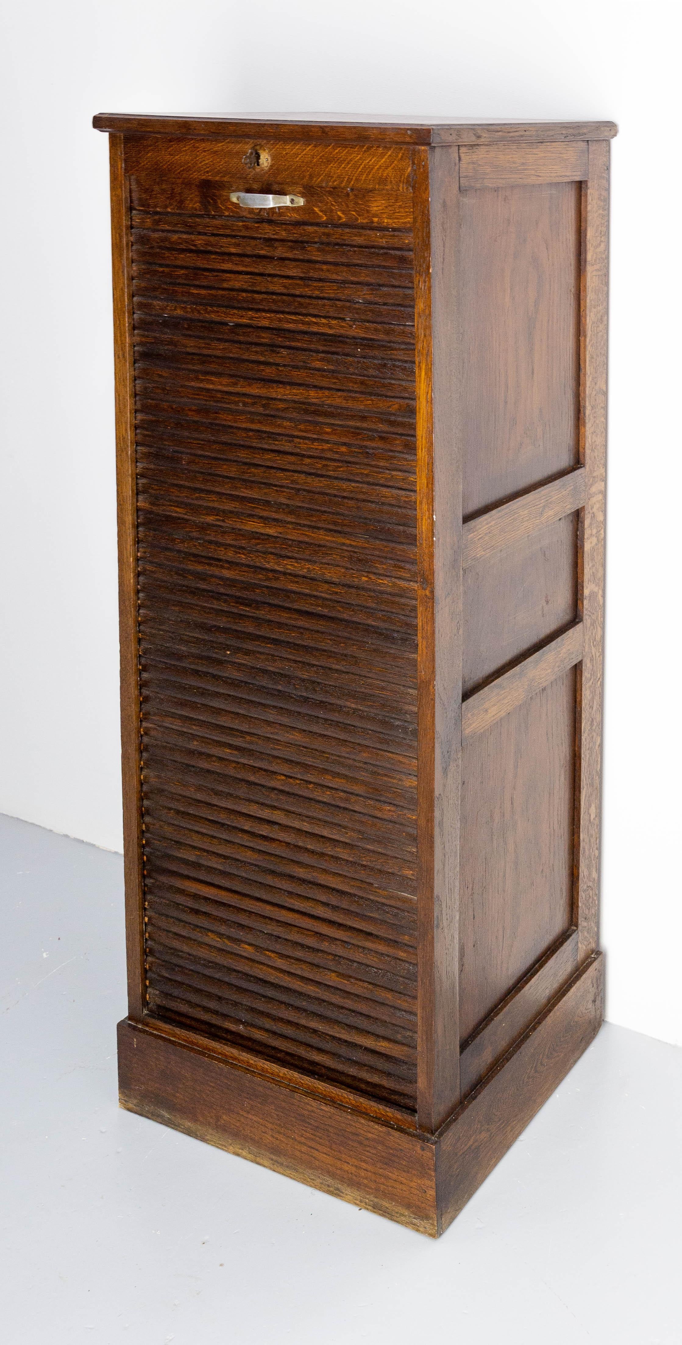 French Oak Cabinet with Tambour Roll-Top, circa 1940 In Good Condition In Labrit, Landes