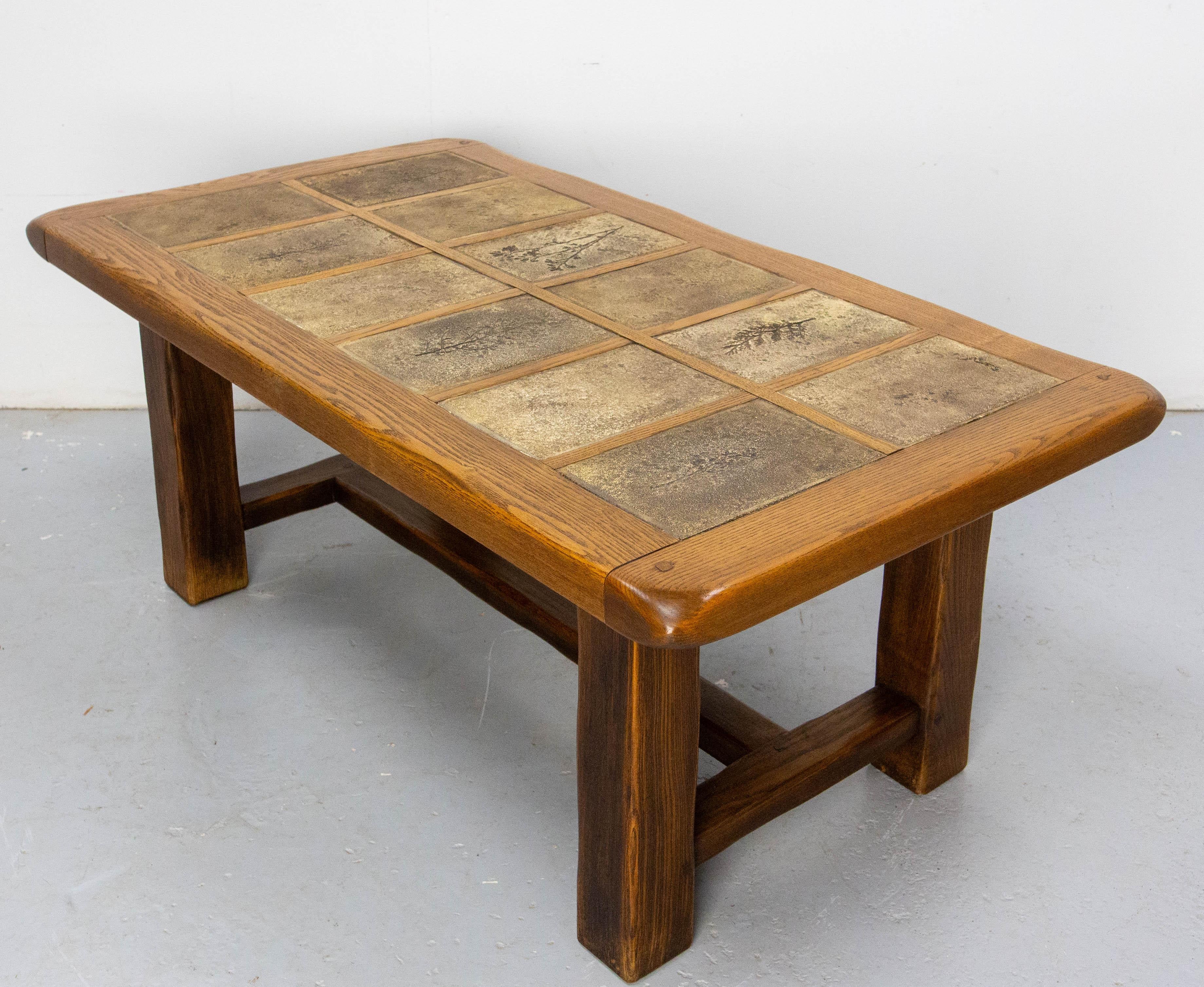 Tavolino francese in Oak e ceramica Vallauris Piastrelle firmato Barrois, circa 1970 In condizioni buone in vendita a Labrit, Landes
