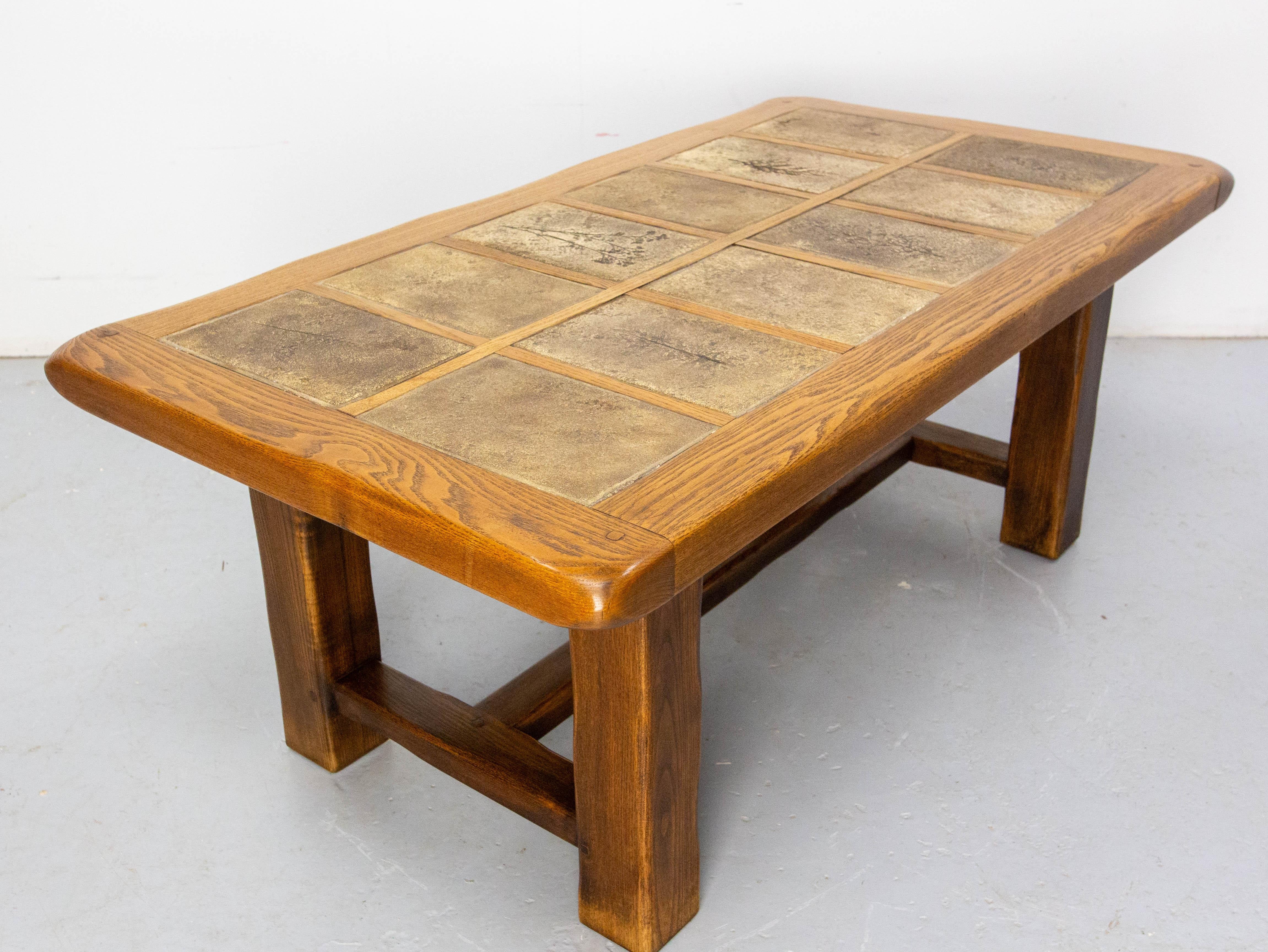 Ceramica Tavolino francese in Oak e ceramica Vallauris Piastrelle firmato Barrois, circa 1970 in vendita