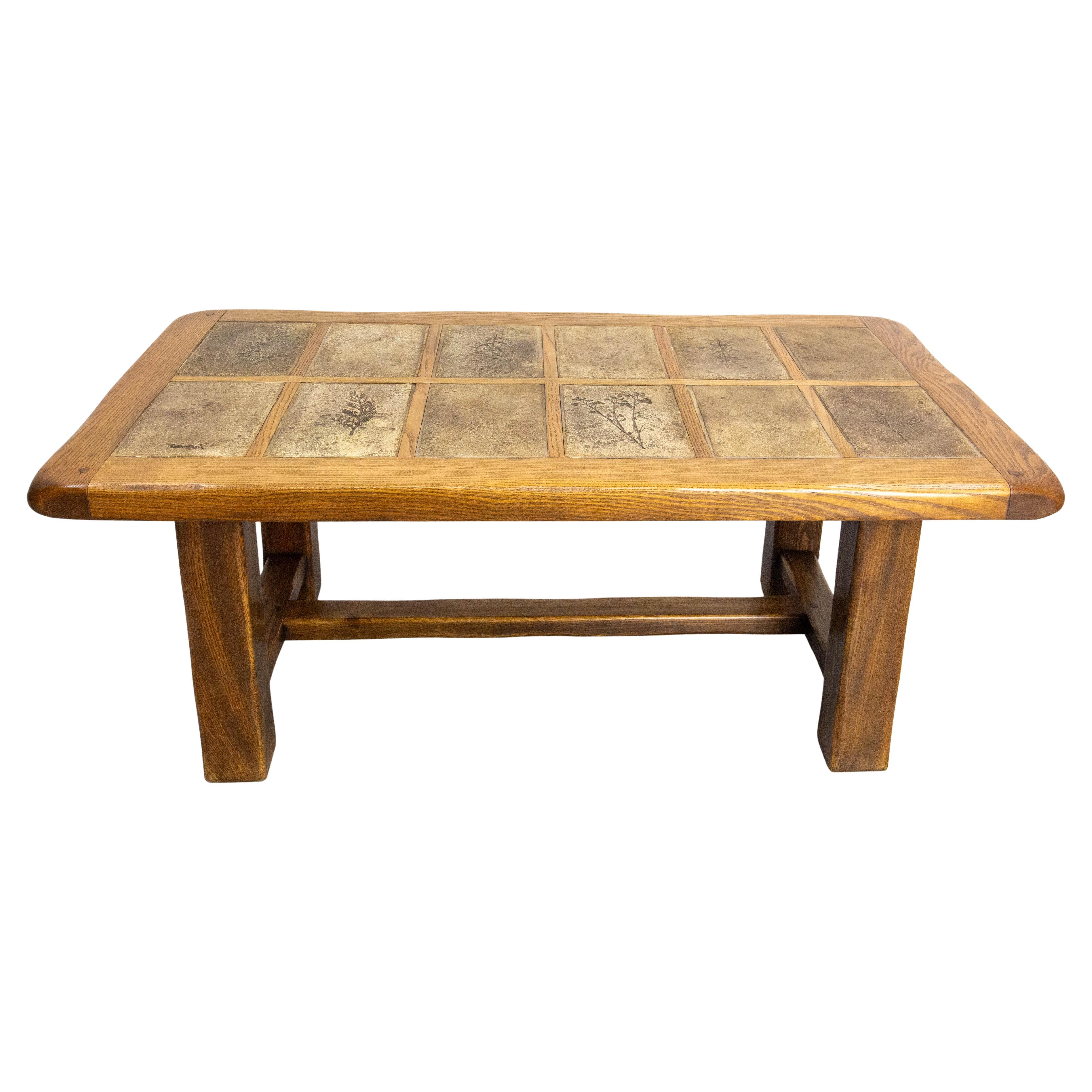 Tavolino francese in Oak e ceramica Vallauris Piastrelle firmato Barrois, circa 1970 in vendita