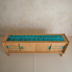 Credenza in rovere francese e ceramica di Guillerme et Chambron per Votre Maison, anni ’60