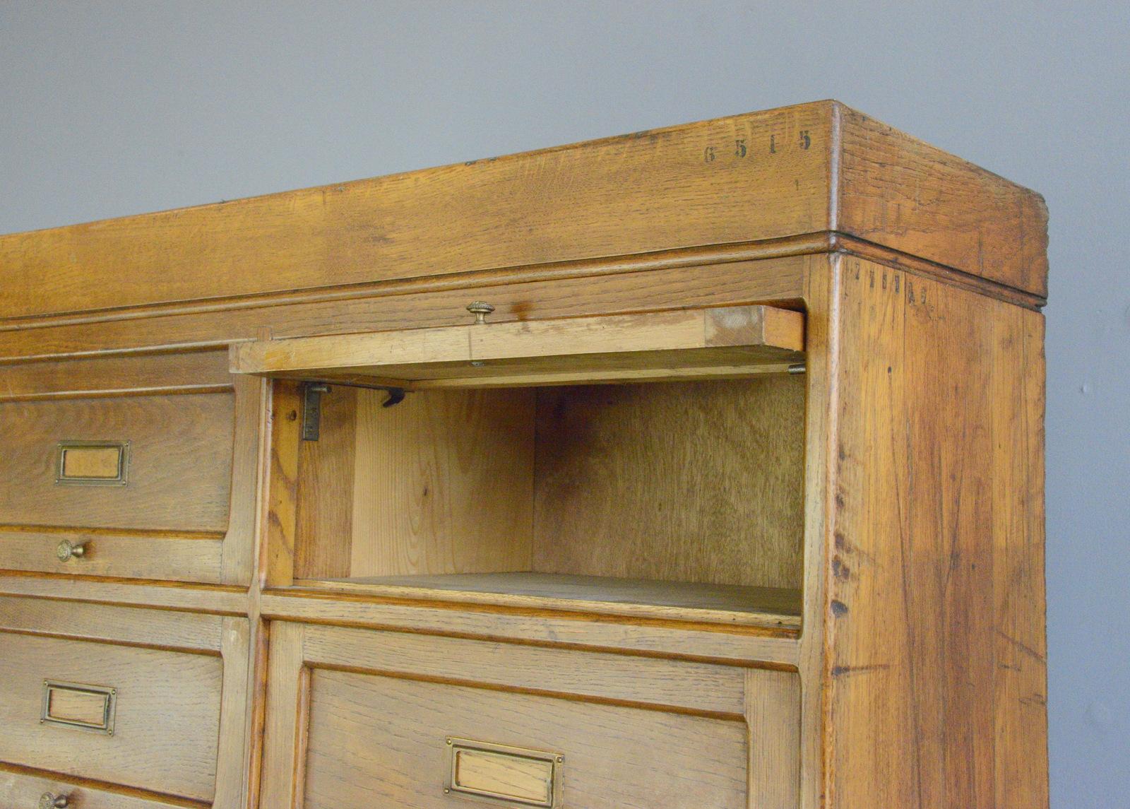 French Oak Clapet Cabinet, circa 1910 7