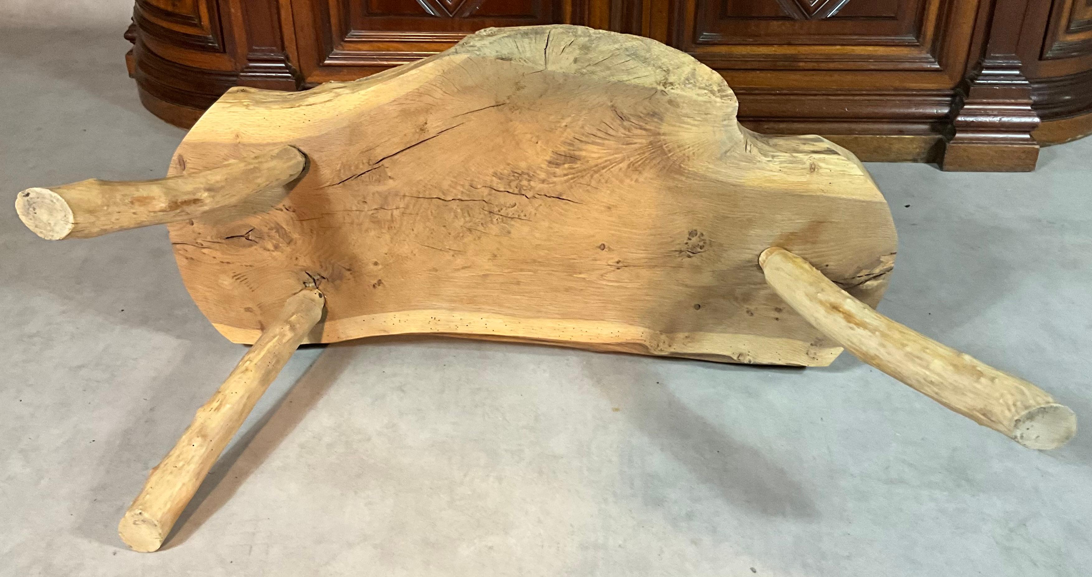 French oak coffee table 20th century In Good Condition For Sale In SAINT-CLÉMENT-DE-LA-PLACE, FR