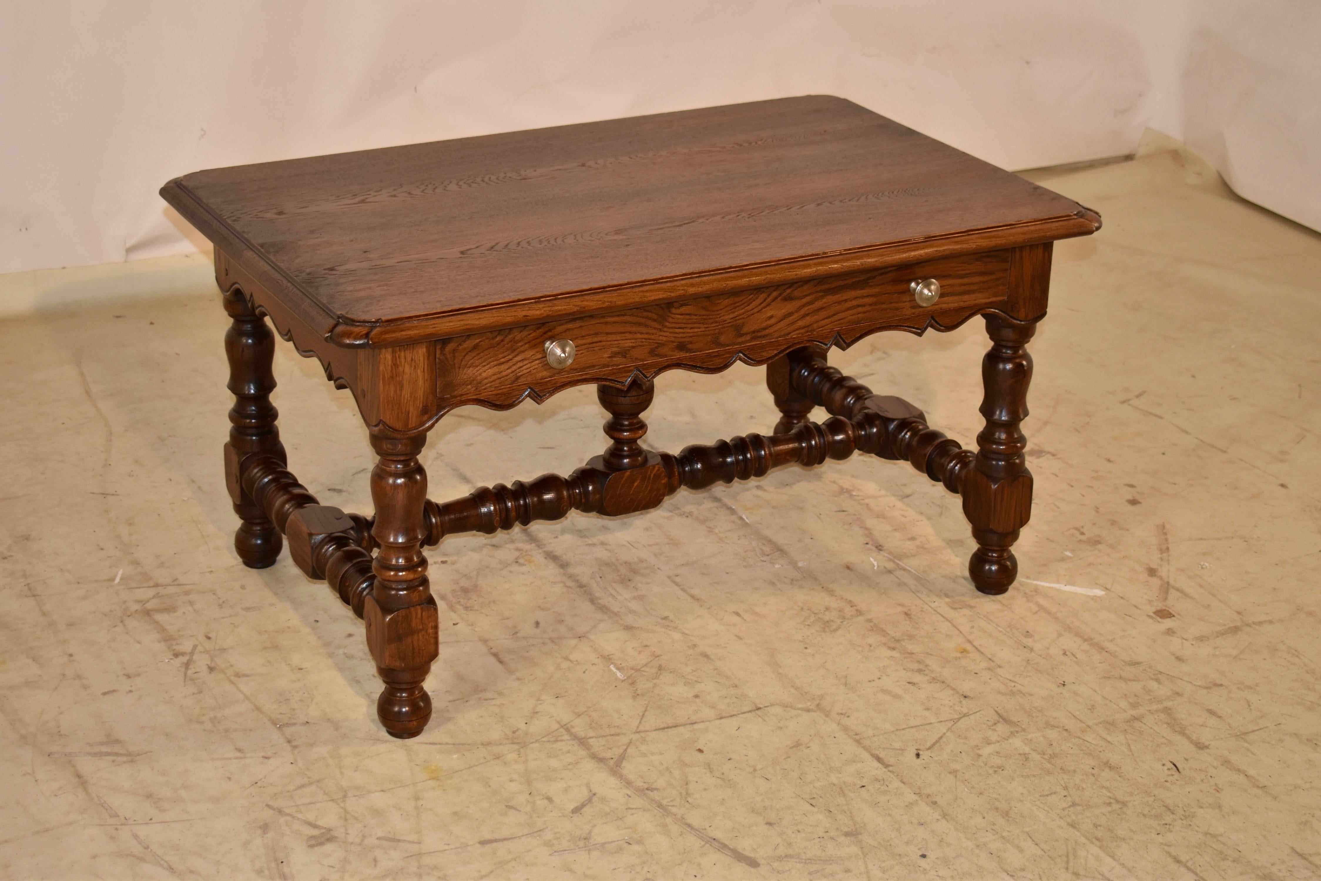 Table basse française en chêne, vers 1900 Bon état - En vente à High Point, NC