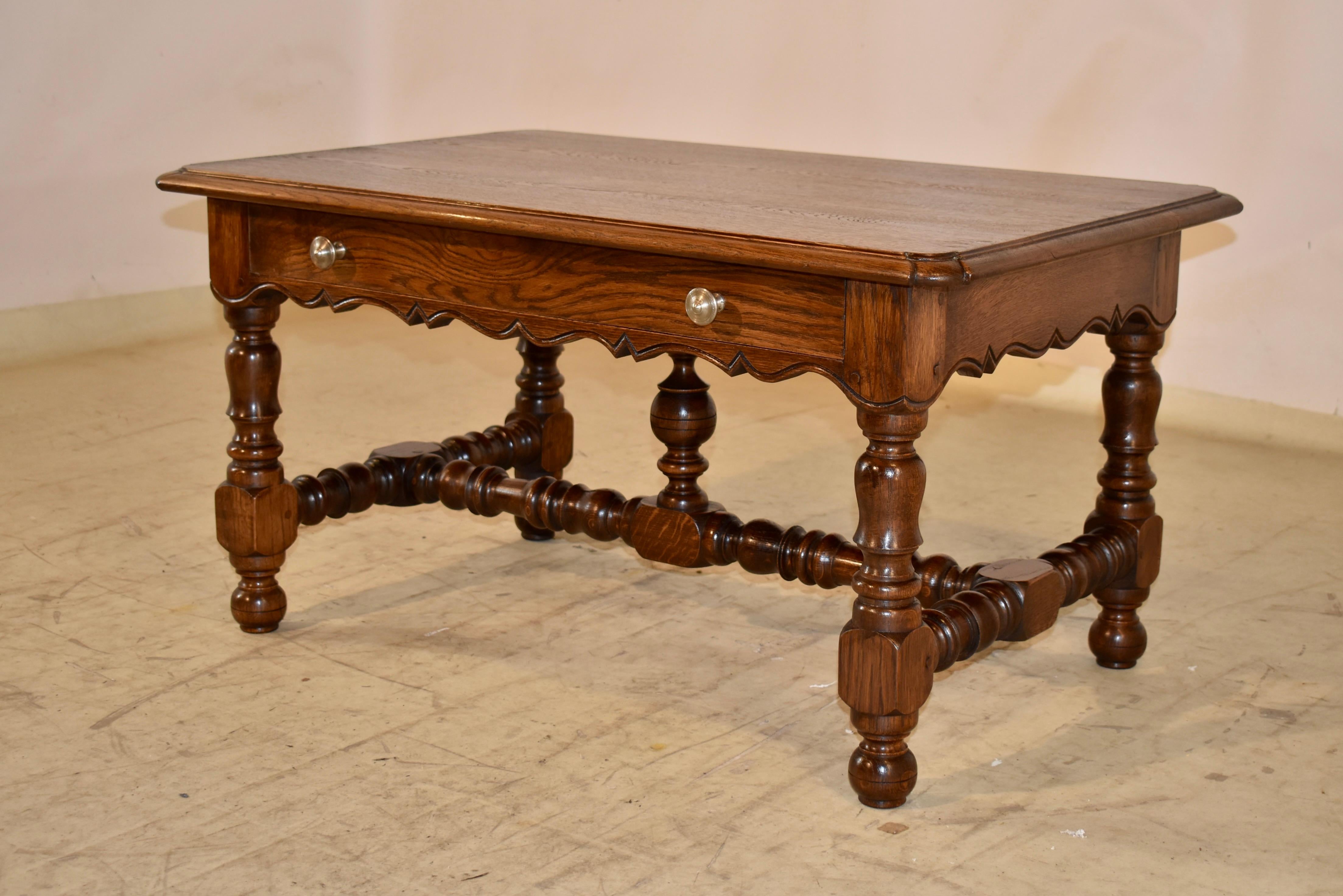 Table basse française en chêne, vers 1900 en vente 1