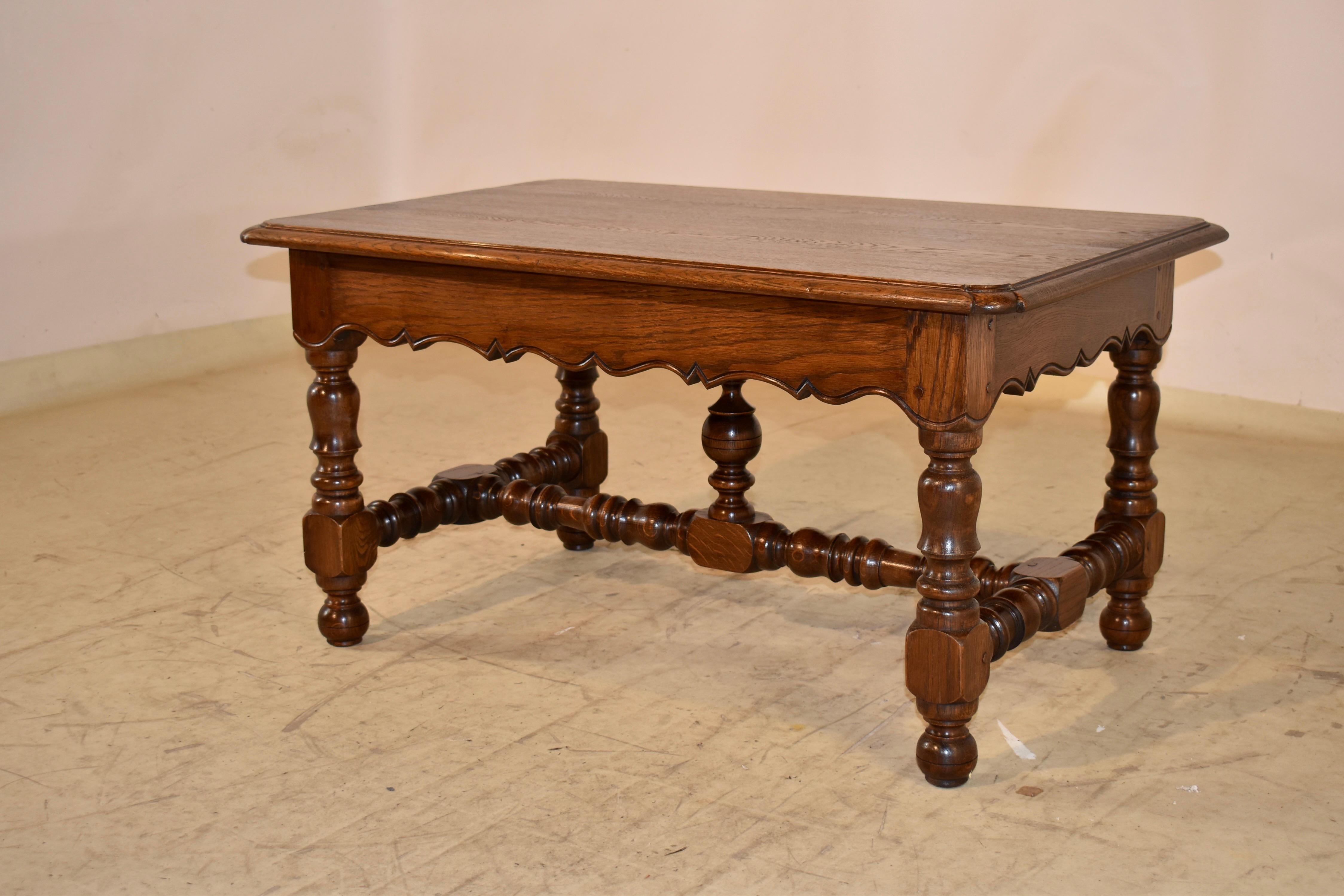 Table basse française en chêne, vers 1900 en vente 2