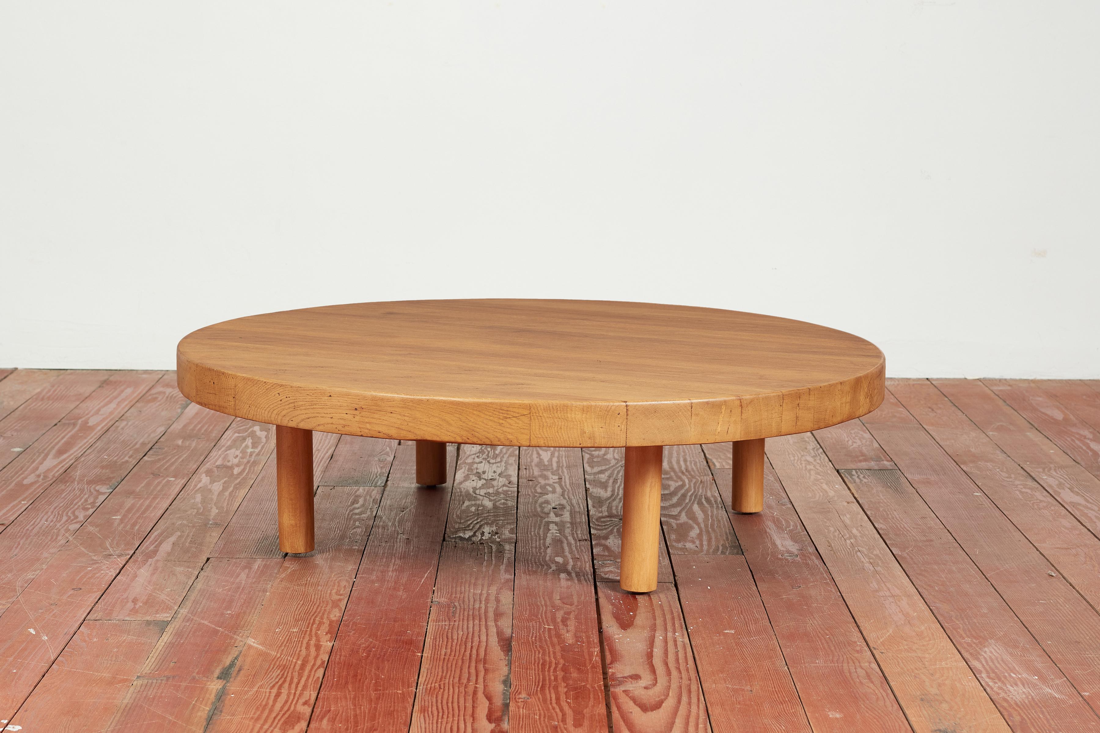French Oak Coffee Table In Good Condition For Sale In Beverly Hills, CA