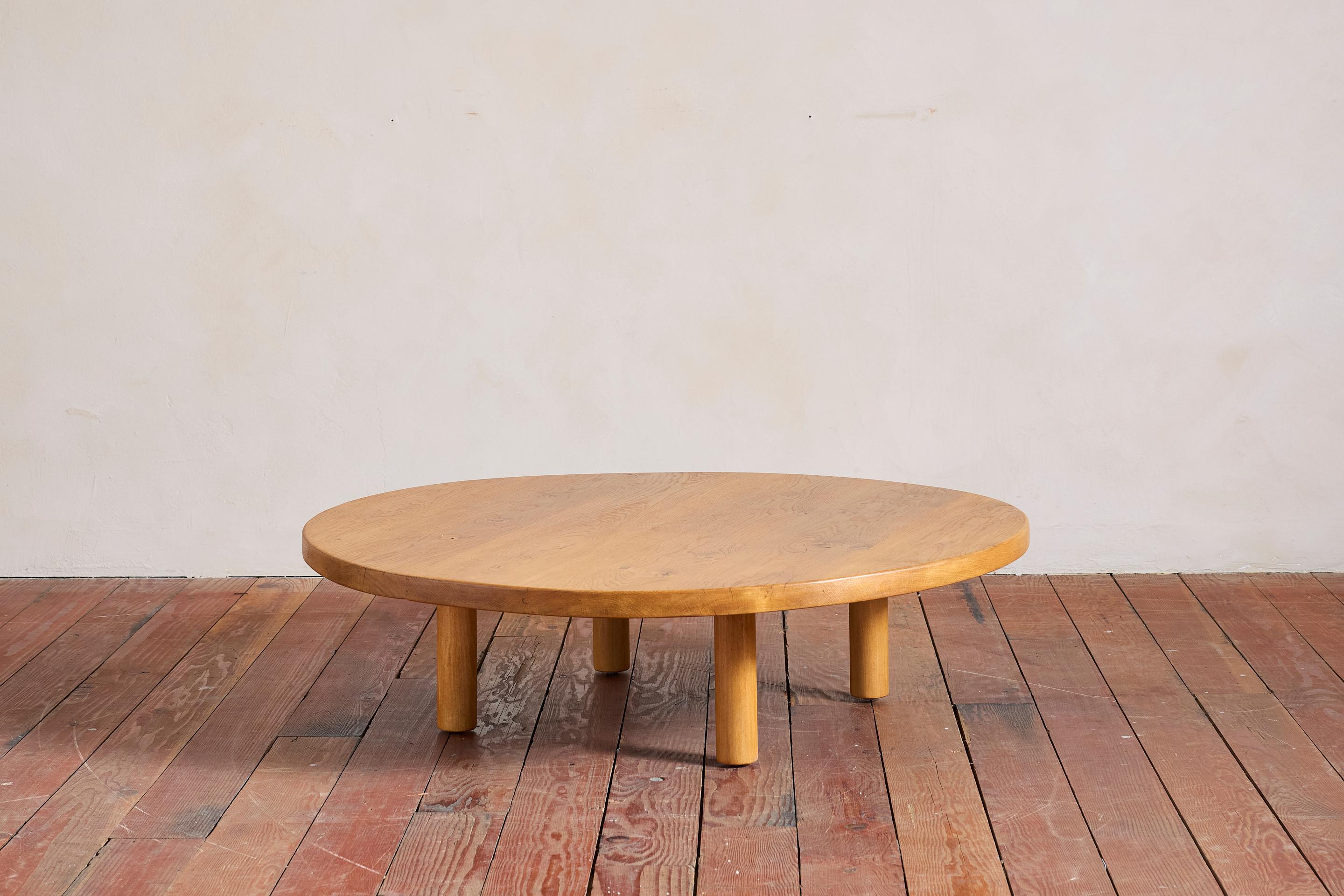 Mesa baja de roble francés en Bueno estado para la venta en Beverly Hills, CA
