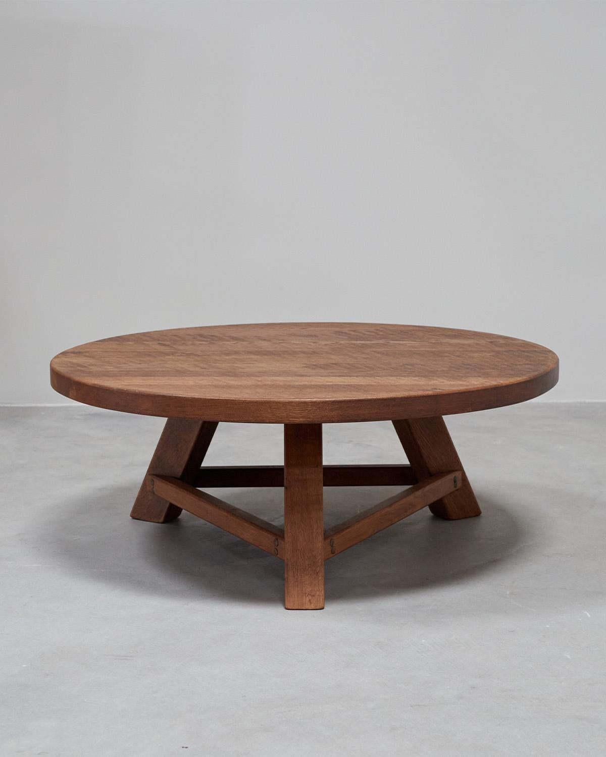 French Oak Coffee Table In Good Condition For Sale In Los Angeles, CA