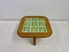 Mesa baja de roble francés con tapa de azulejos de Guillerme et Chambron para Votre Maison