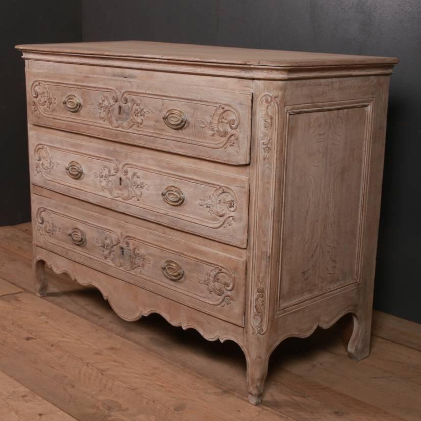 Early 19th century French bleached and carved oak commode, 1820

Dimensions
49.5 inches (126 cms) wide
23 inches (58 cms) deep
38 inches (97 cms) high.

 