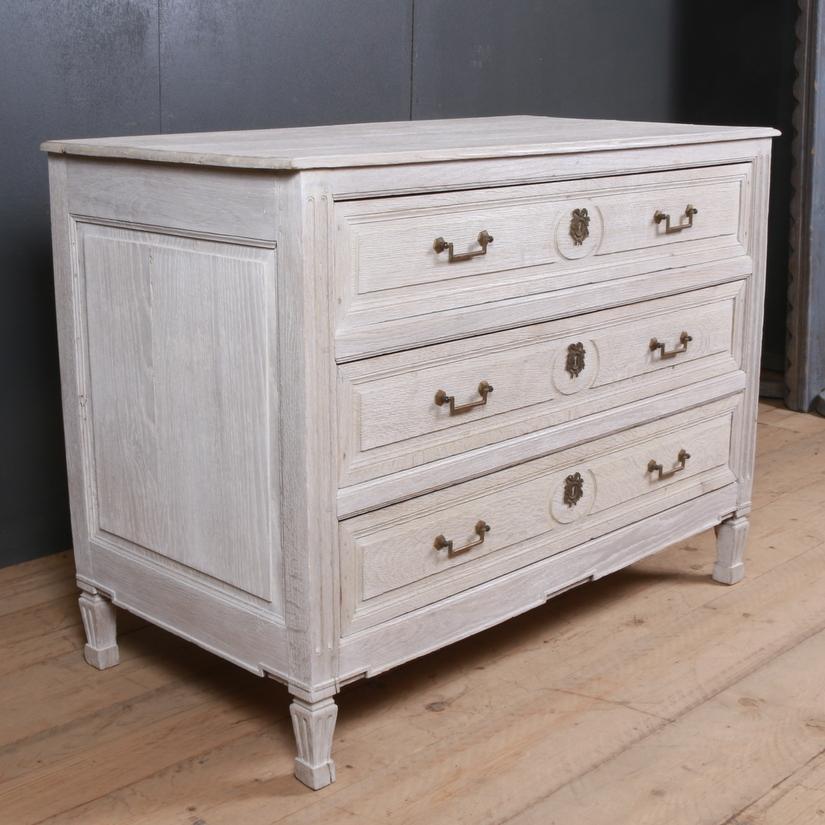 Early 19th century French bleached oak 3-drawer commode, 1820.

Dimensions:
47 inches (119 cms) wide
24 inches (61 cms) deep
35 inches (89 cms) high.

 