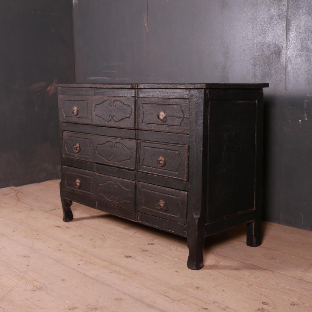 Early 19th century French painted commode, 1820.

Dimensions
49.5 inches (126 cms) wide
22 inches (56 cms) deep
34.5 inches (88 cms) high.