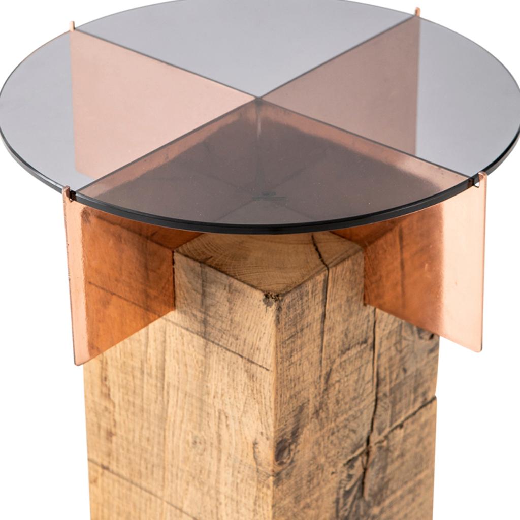 Moderne Table d'appoint TOTEM française en chêne, cuivre et verre pour bijoux par Egg Designs en vente
