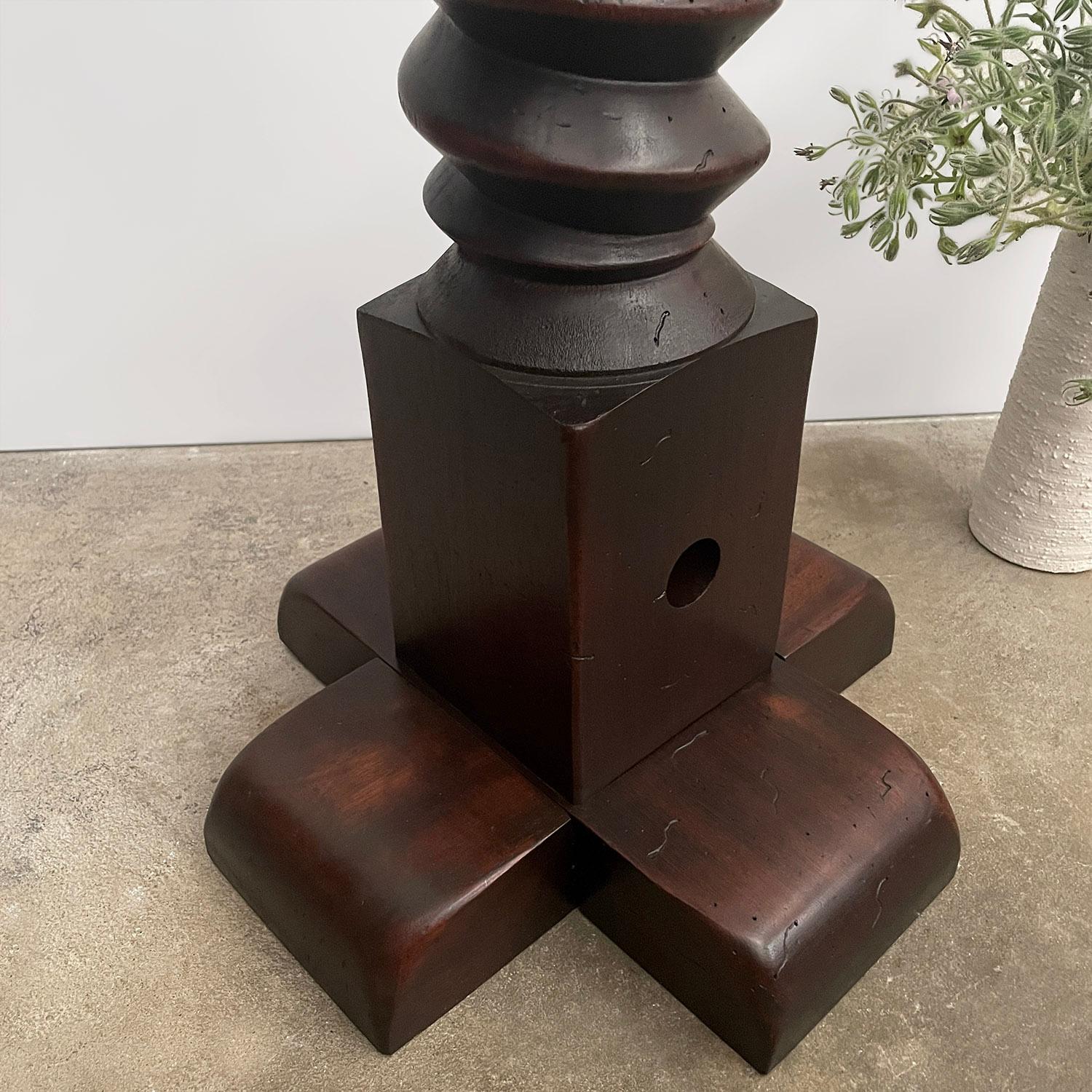 Legno Piedistallo cavatappi in Oak francese nello stile di Dudouyt in vendita