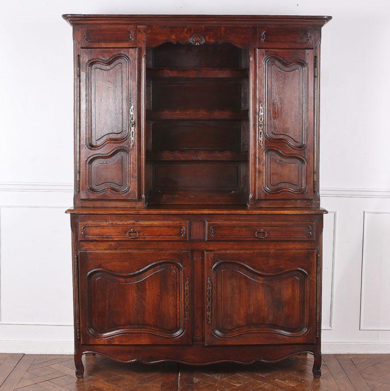 French oak country buffet hutch ‘Deux Corps’, the base with shaped panelled doors and upper drawers, the top with open shelving flanked by a pair of cabinets. 



  