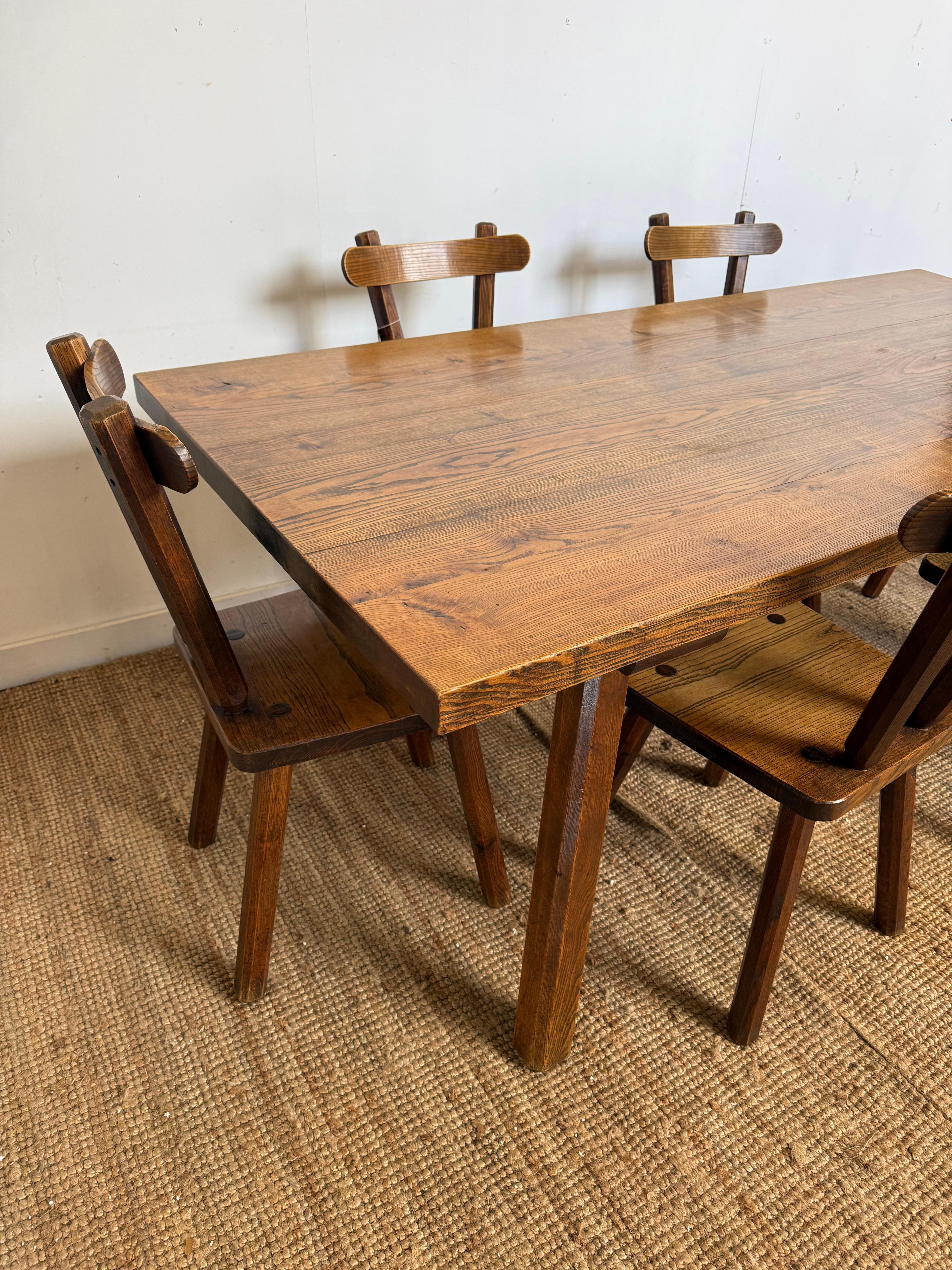 Mesa de comedor de roble francés y 6 sillas a juego en venta 5