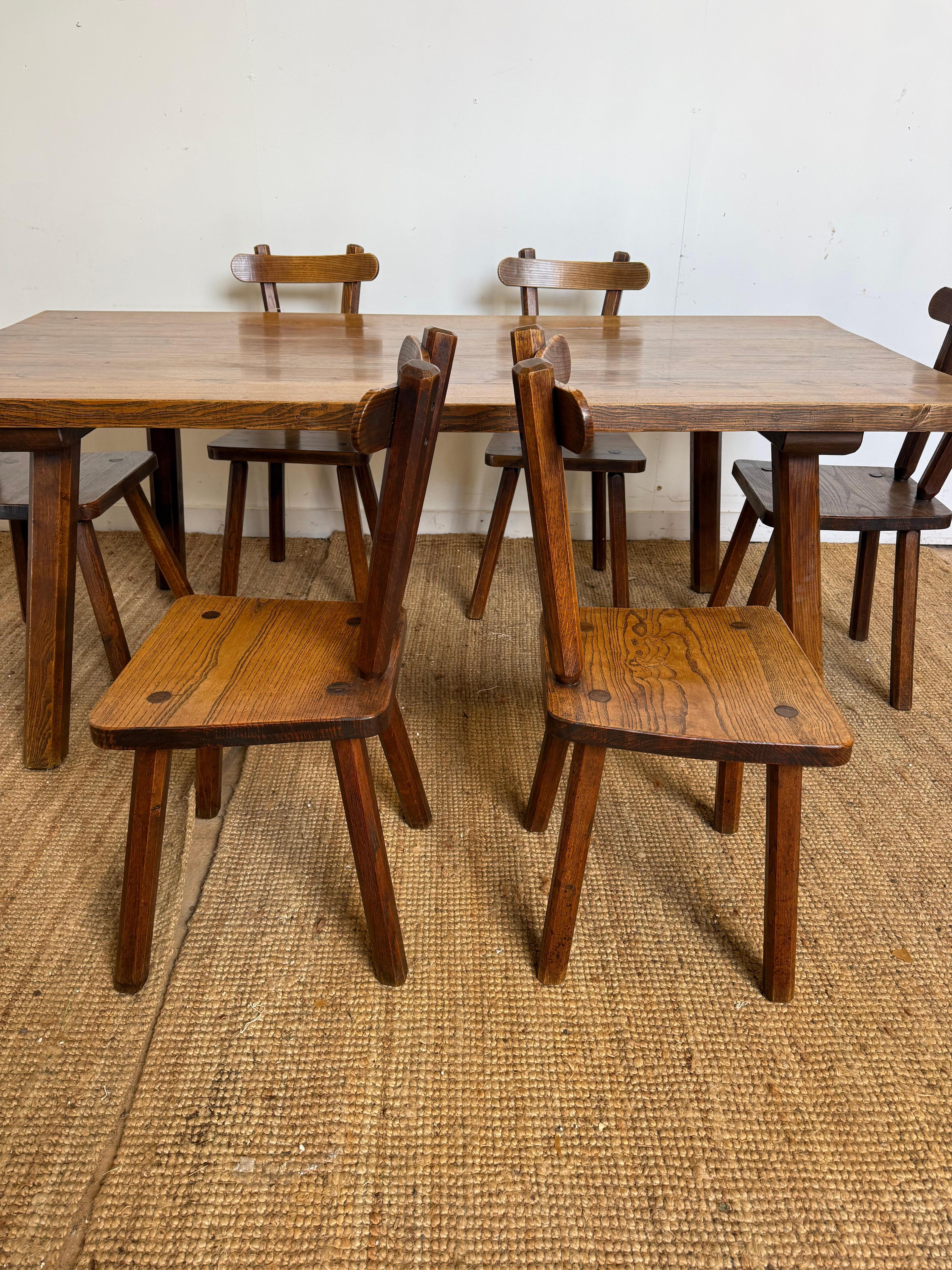 Mesa de comedor de roble francés y 6 sillas a juego en venta 6