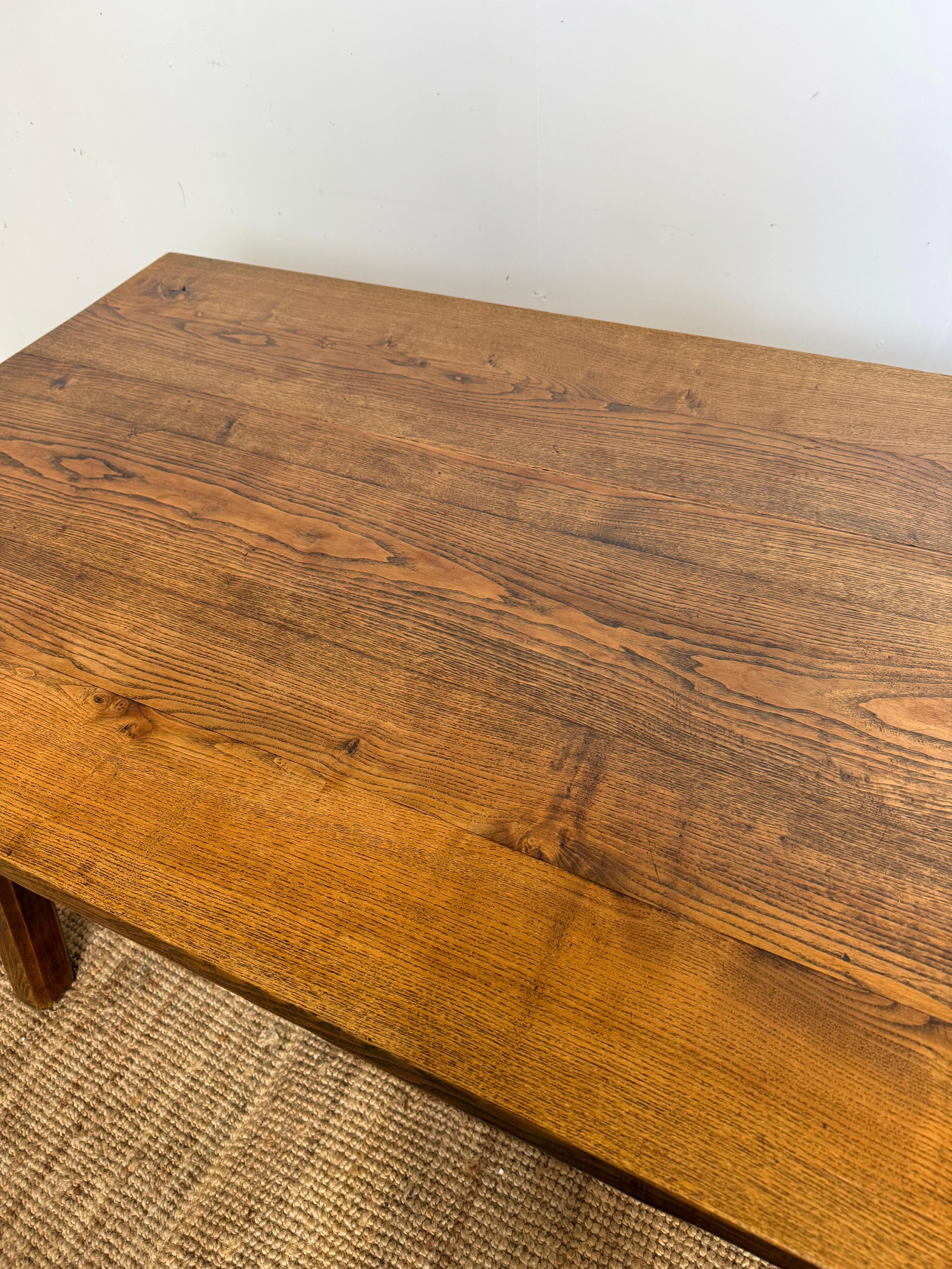Mesa de comedor de roble francés y 6 sillas a juego Roble en venta