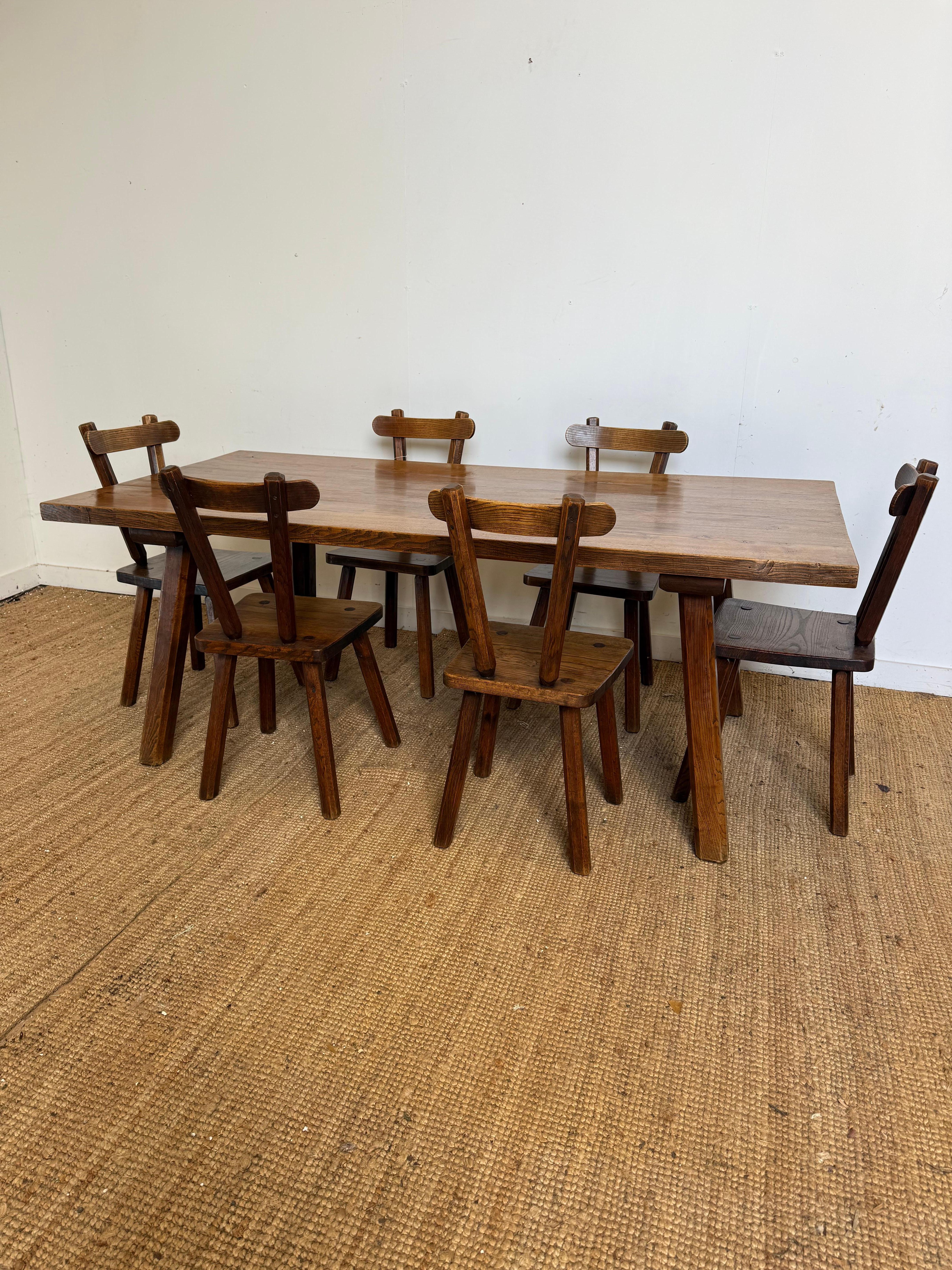 Mesa de comedor de roble francés y 6 sillas a juego en venta 3