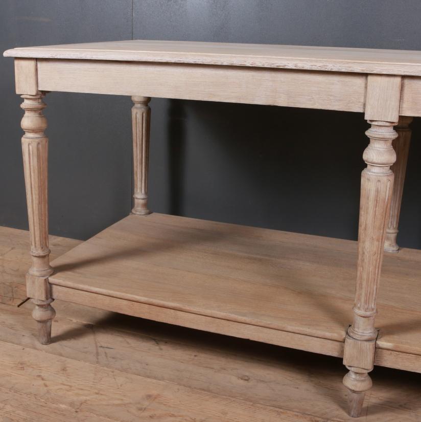 Very good 19th century French bleached oak drapers table, 1890

Dimensions
78.5 inches (199 cms) wide
31 inches (79 cms) deep
35 inches (89 cms) high.

    