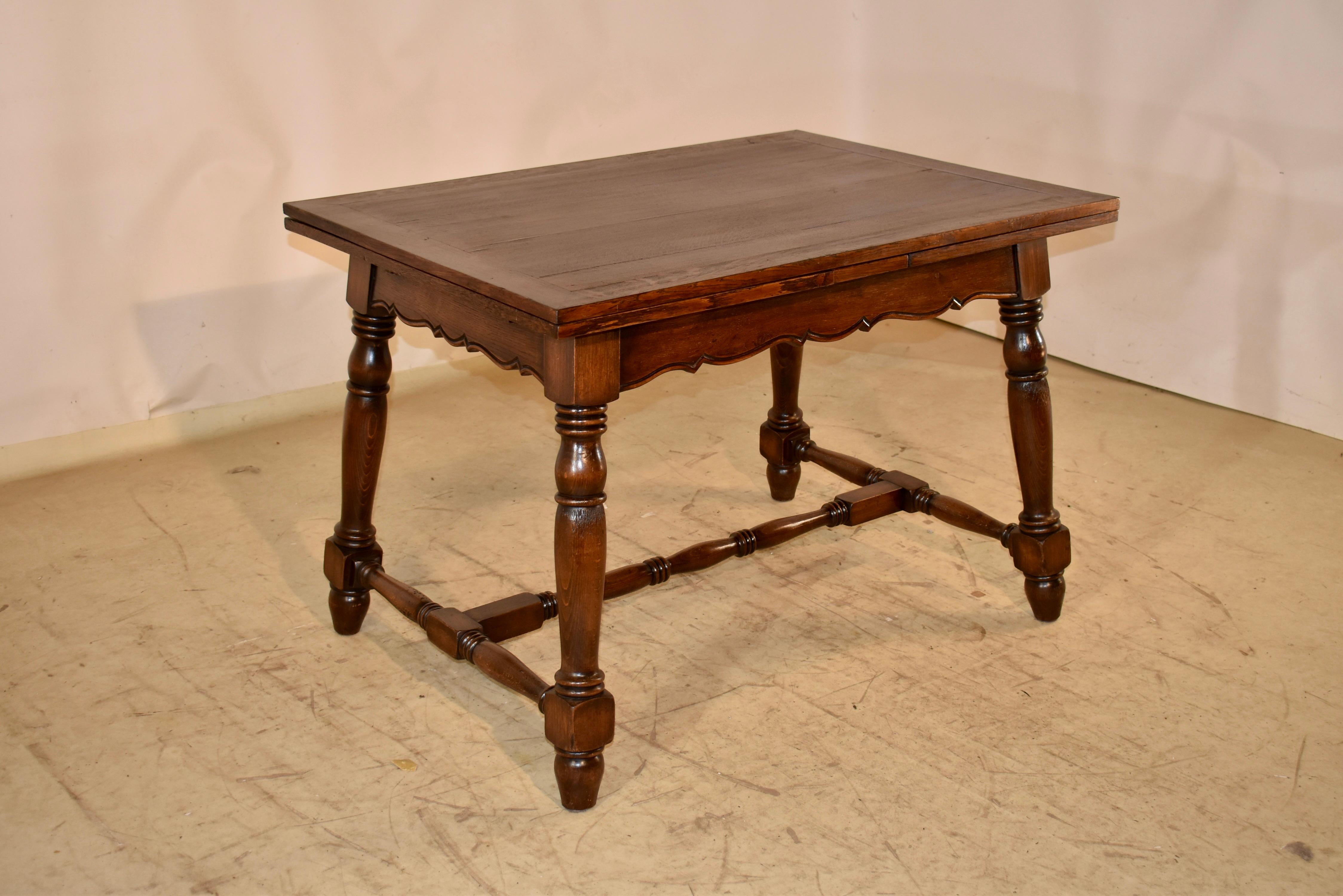 Early 20th Century French Oak Draw-Leaf Table, Circa 1900 For Sale