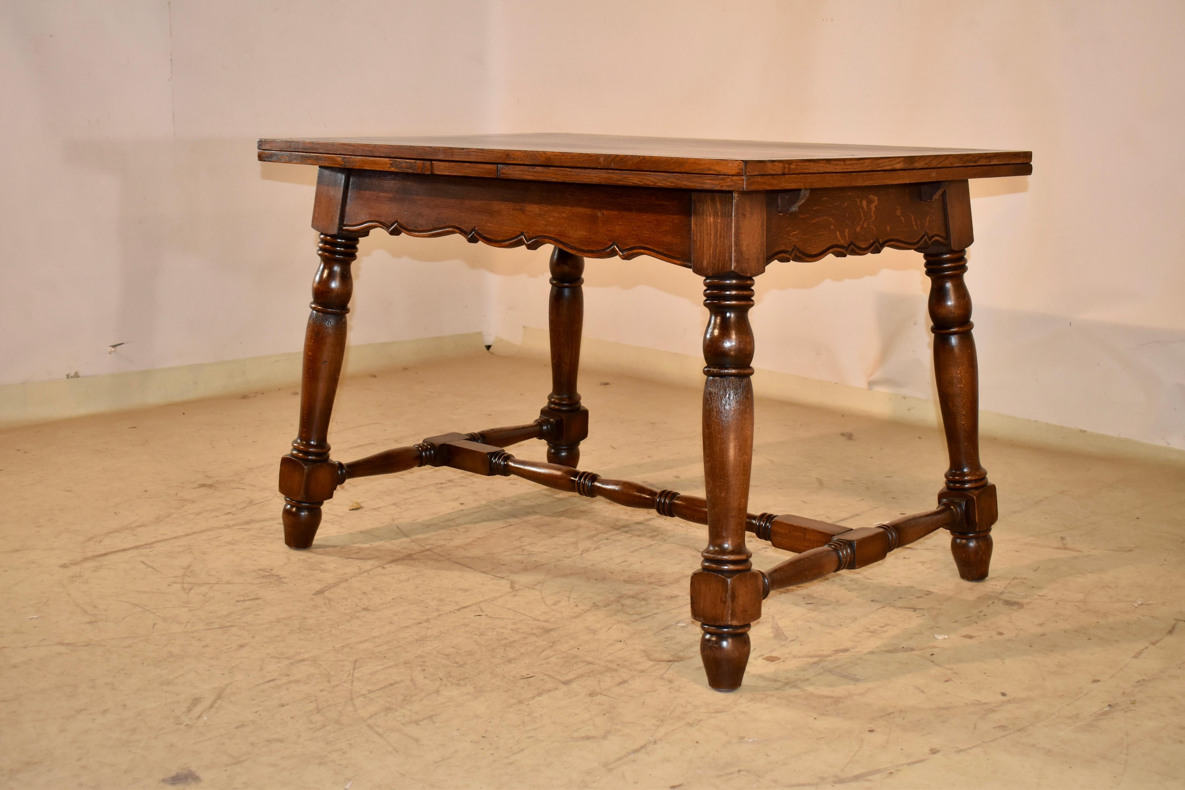 French Oak Draw-Leaf Table, Circa 1900 For Sale 2